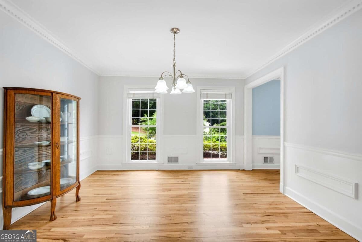 4 bedroom, 2.5 bathroom, 2,469 sq ft single family residence for sale at 5197 Riverhill Road, Marietta, GA 30068 — photo 8