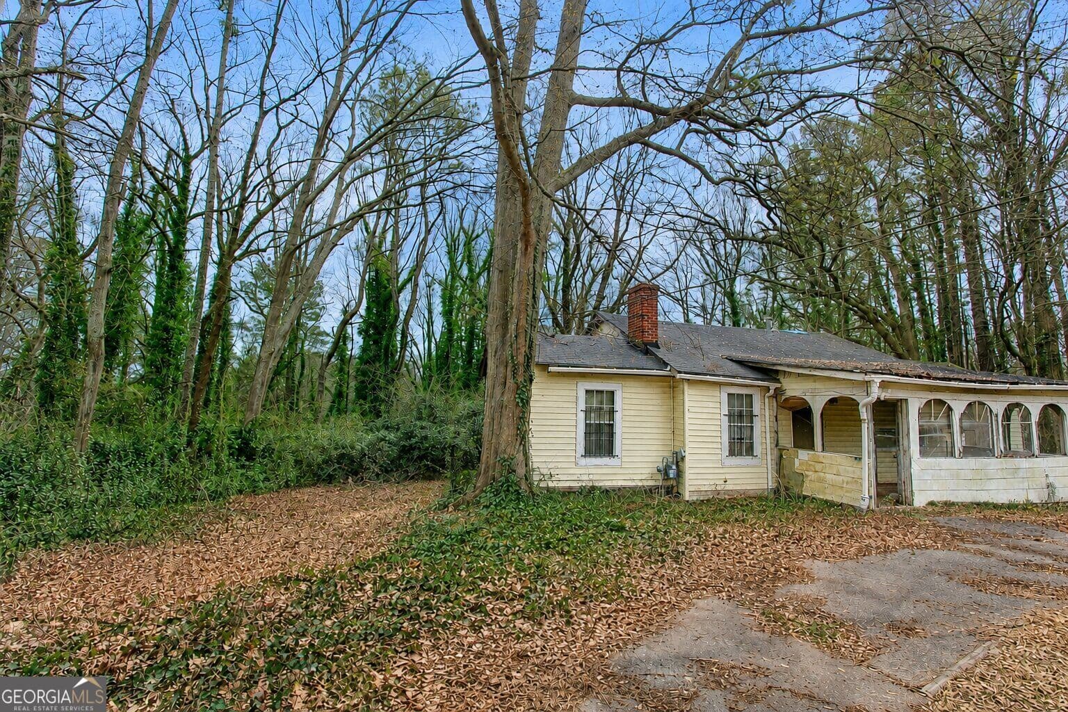 3 bedroom, 2 bathroom, 1,364 sq ft single family residence for sale at 731 Bolton Road, Atlanta, GA 30331 — photo 7