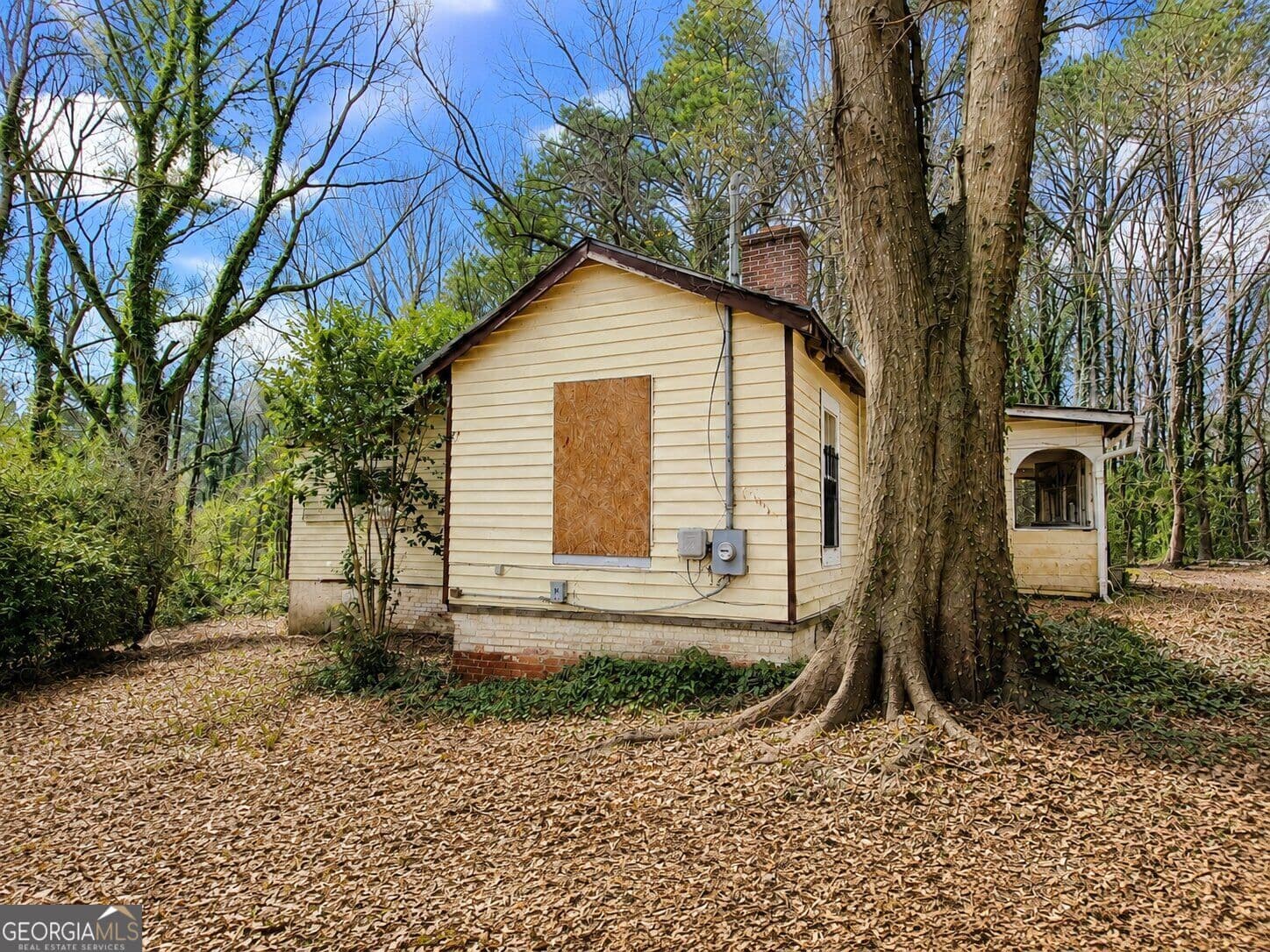 3 bedroom, 2 bathroom, 1,364 sq ft single family residence for sale at 731 Bolton Road, Atlanta, GA 30331 — photo 5