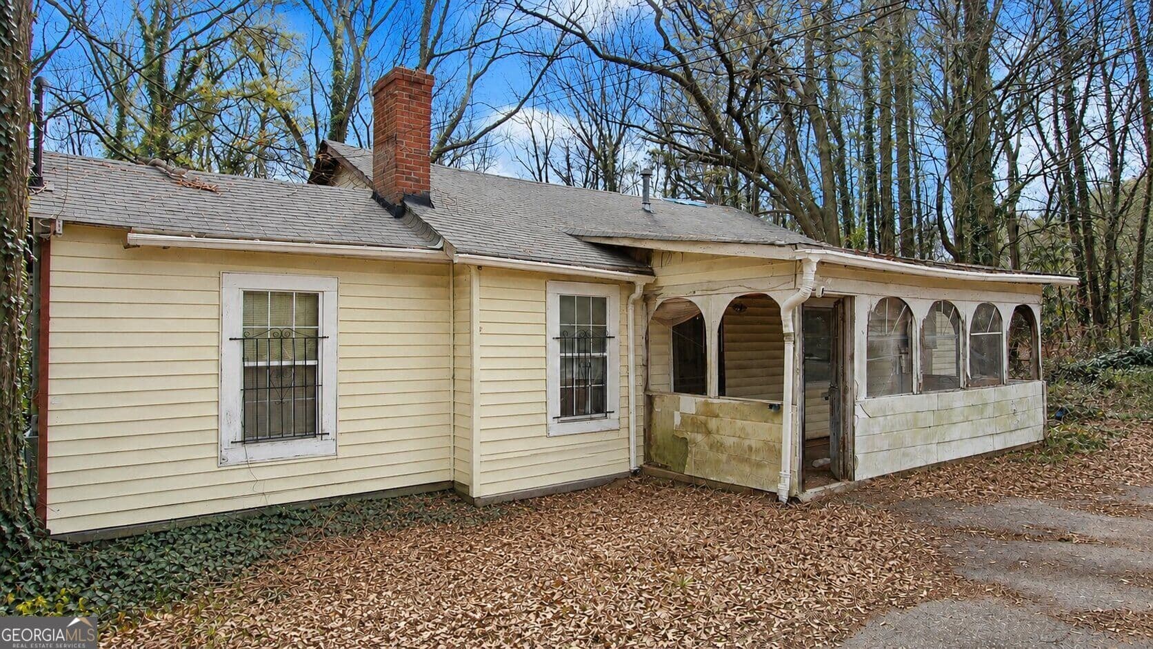 3 bedroom, 2 bathroom, 1,364 sq ft single family residence for sale at 731 Bolton Road, Atlanta, GA 30331 — photo 4