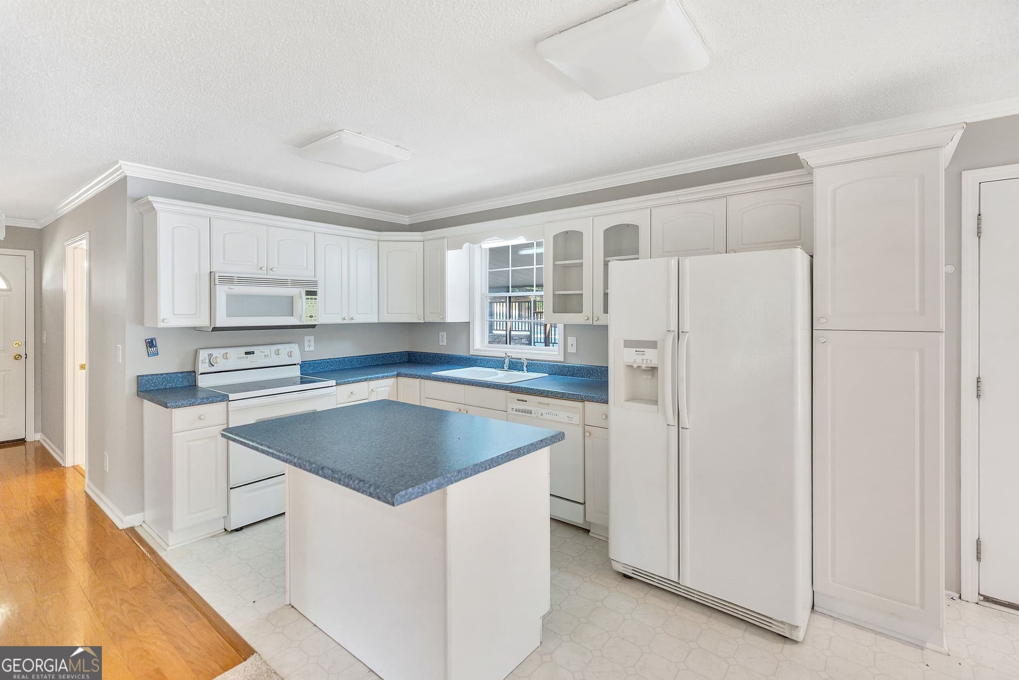 4 bedroom, 2 bathroom, 1,560 sq ft single family residence under contract at 104 Lakehill Road, Fair Play, SC 29643 — photo 3