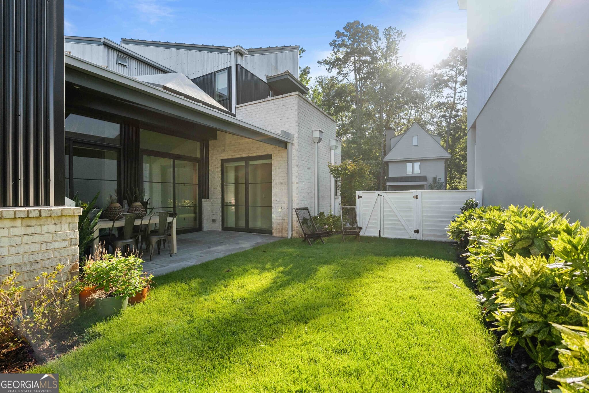 3 bedroom, 3 bathroom, 1,600 sq ft single family residence for sale at 135 Arcadia Avenue, Fayetteville, GA 30214 — photo 2