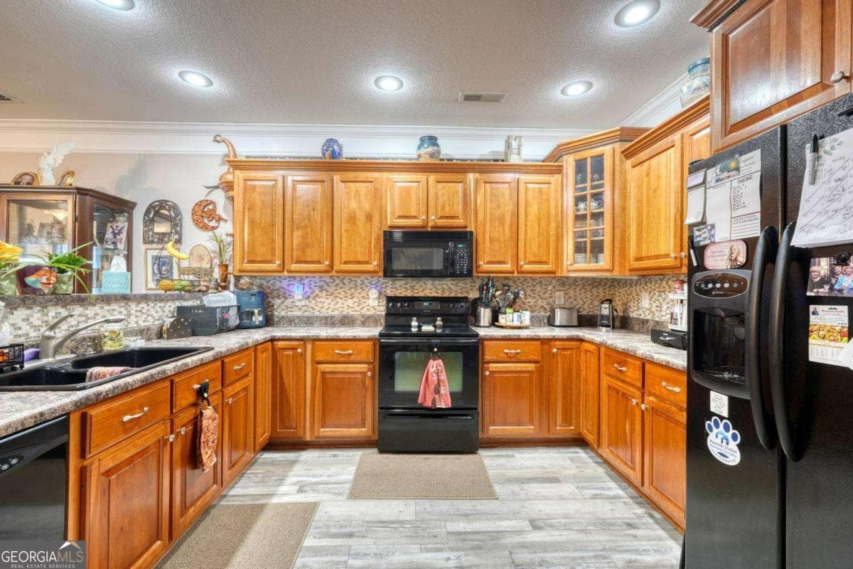 1 bedroom, 1 bathroom, 936 sq ft condominium for sale at 1729 Watercrest Way, Young Harris, GA 30582 — photo 2