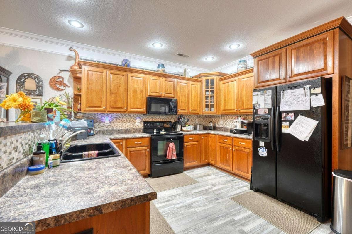 1 bedroom, 1 bathroom, 936 sq ft condominium for sale at 1729 Watercrest Way, Young Harris, GA 30582 — photo 1 of 27