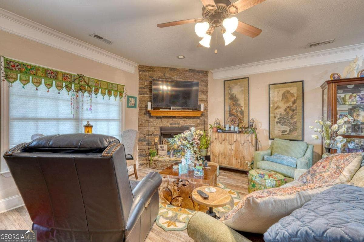 1 bedroom, 1 bathroom, 936 sq ft condominium for sale at 1729 Watercrest Way, Young Harris, GA 30582 — photo 9