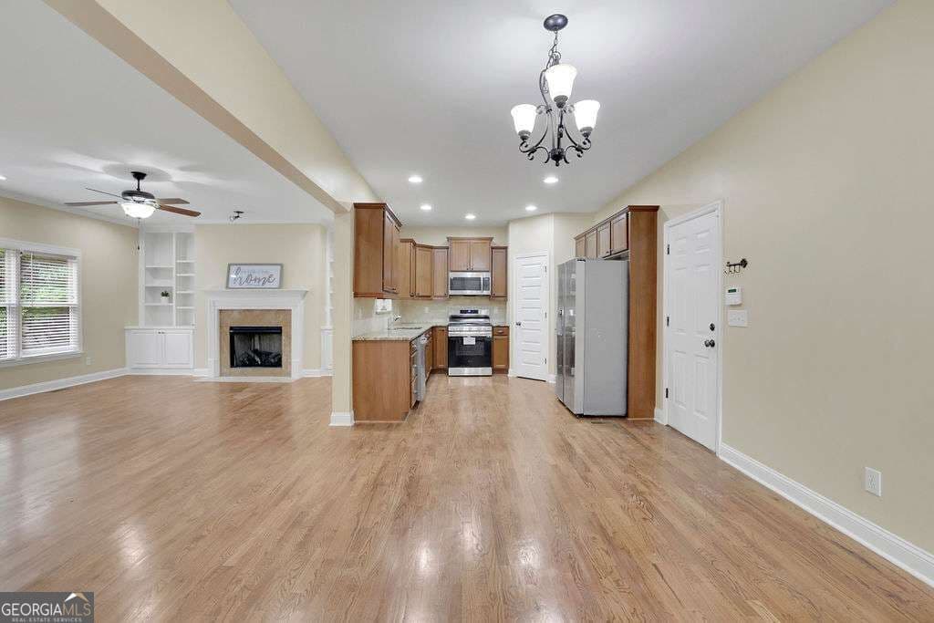 4 bedroom, 3.5 bathroom, 3,028 sq ft single family residence for rent at 8105 Majors Glen Court, Cumming, GA 30041 for $3,400 a month — photo 6