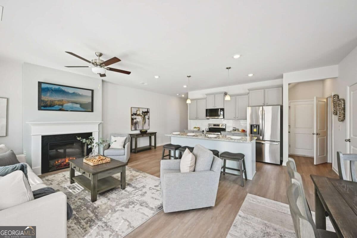 3 bedroom, 2.5 bathroom townhouse for sale at 1476 Barlow Road, Lithonia, GA 30058 — photo 3