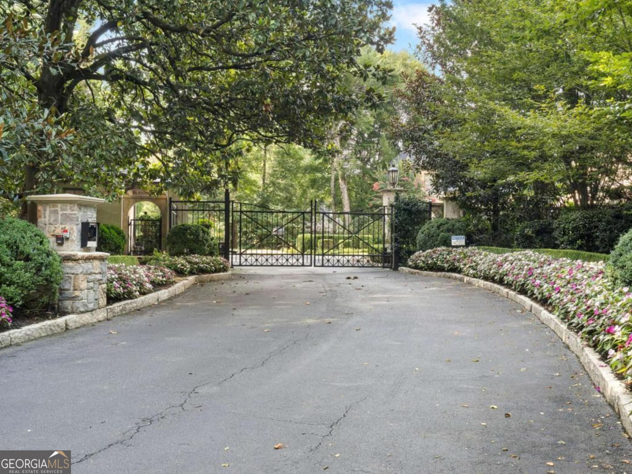 5 bedroom, 6.5 bathroom, 10,488 sq ft single family residence for sale at 675 W Paces Ferry Road 4, Atlanta, GA 30327 — photo 2