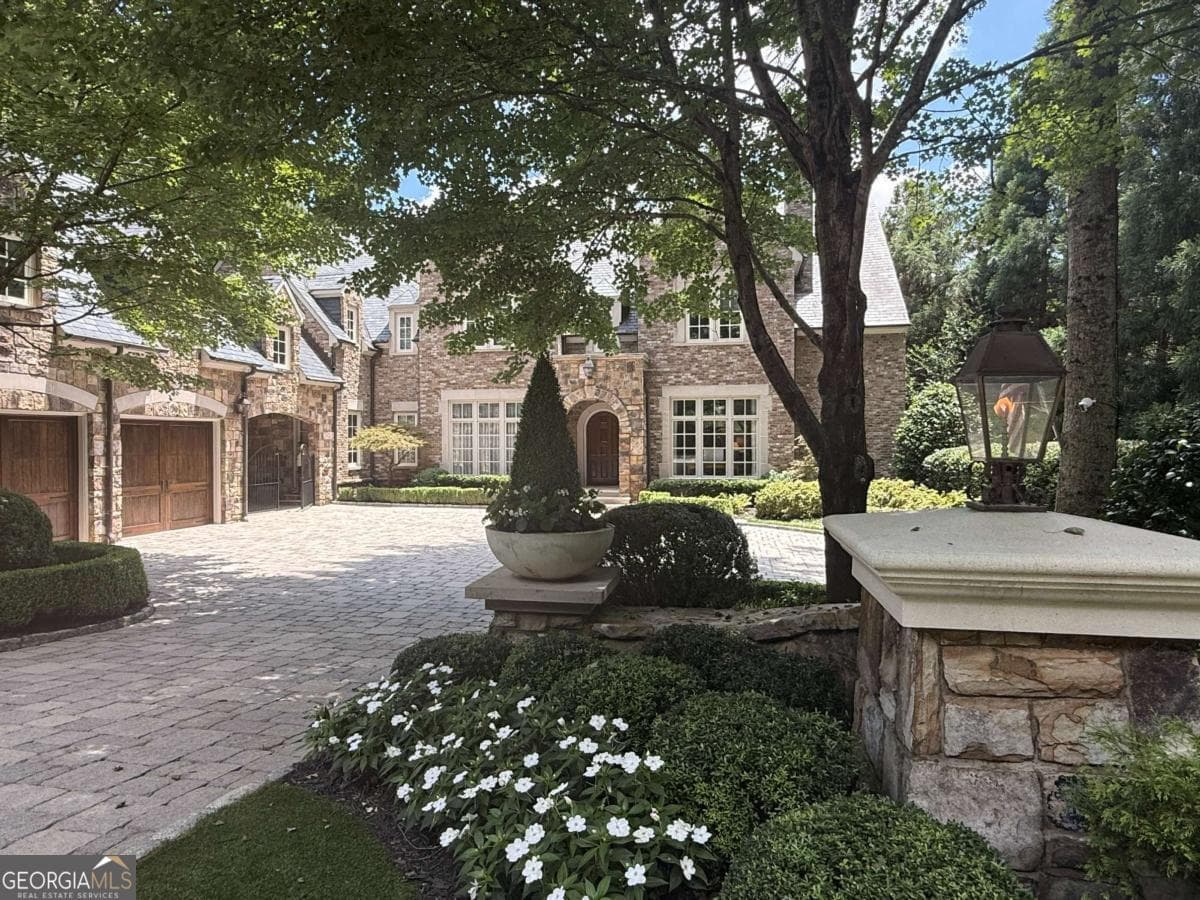 5 bedroom, 6.5 bathroom, 10,488 sq ft single family residence for sale at 675 W Paces Ferry Road 4, Atlanta, GA 30327 — photo 3