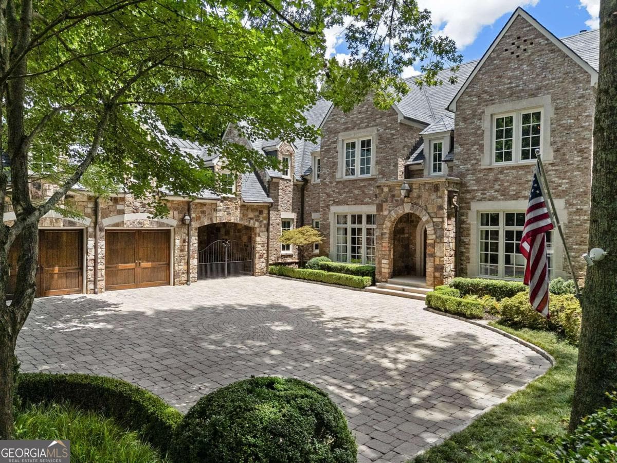 5 bedroom, 6.5 bathroom, 10,488 sq ft single family residence for sale at 675 W Paces Ferry Road 4, Atlanta, GA 30327 — photo 1 of 47
