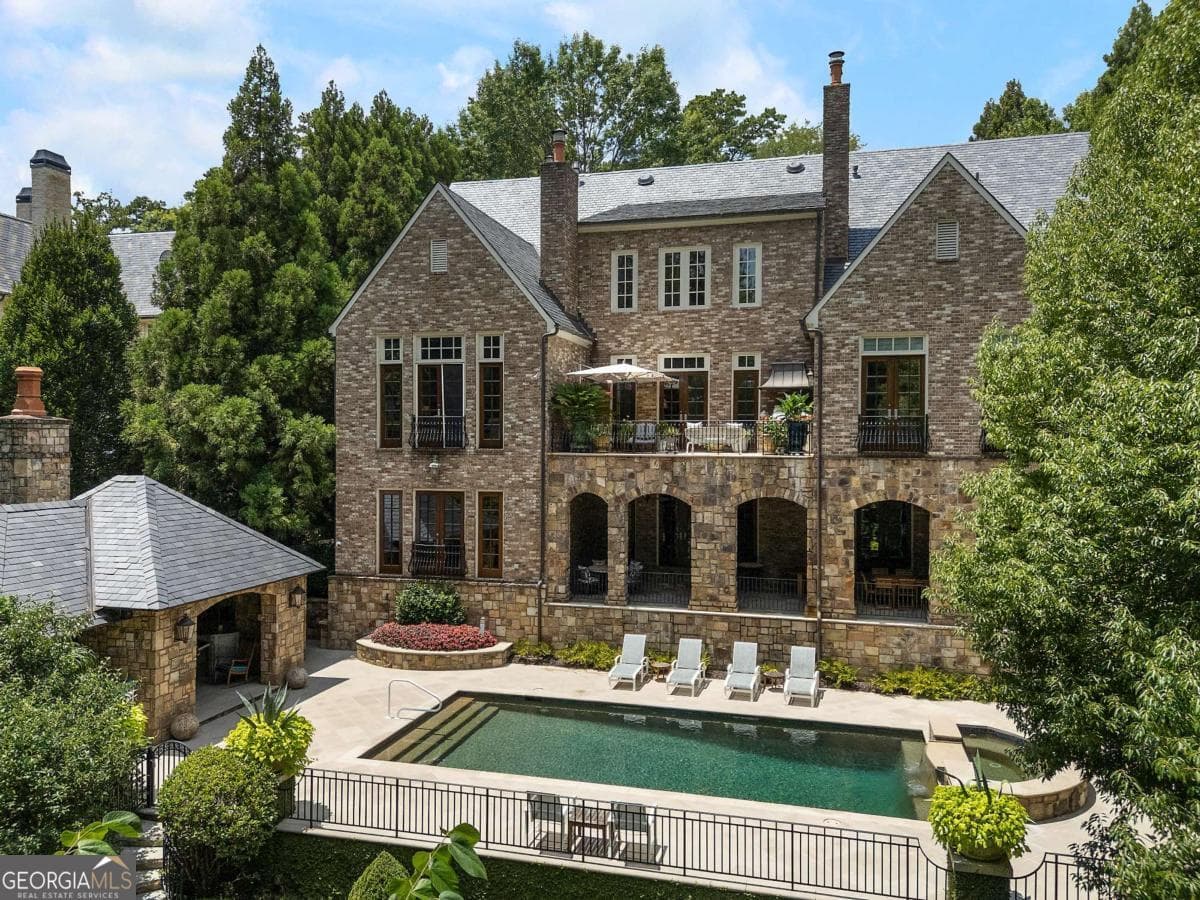 5 bedroom, 6.5 bathroom, 10,488 sq ft single family residence for sale at 675 W Paces Ferry Road 4, Atlanta, GA 30327 — photo 4