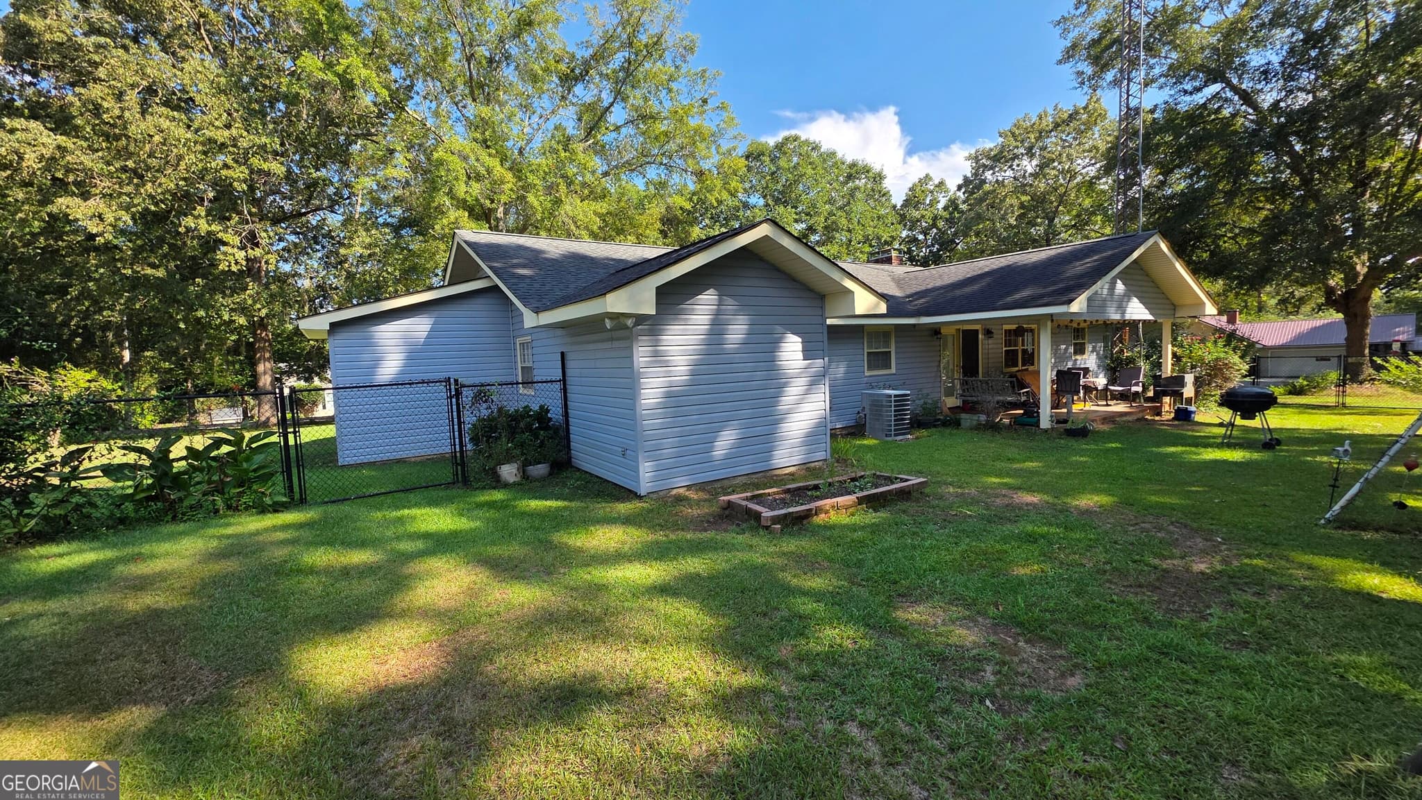 3 bedroom, 2 bathroom, 1,984 sq ft single family residence for sale at 932 W Tanglewood Drive, Dublin, GA 31021 — photo 8