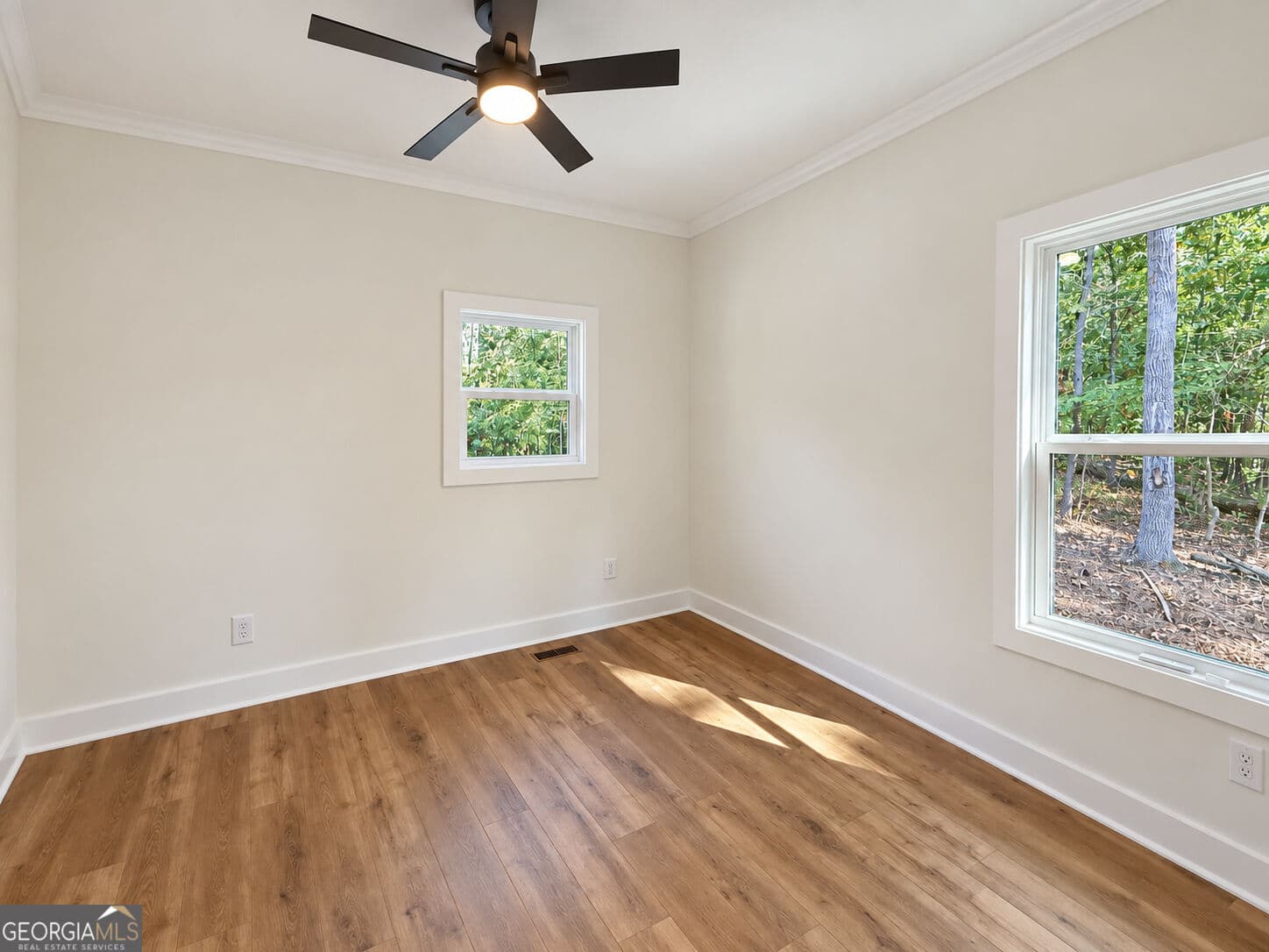 3 bedroom, 3 bathroom, 2,560 sq ft single family residence for sale at 420 Lake Place Drive, Lavonia, GA 30553 — photo 6