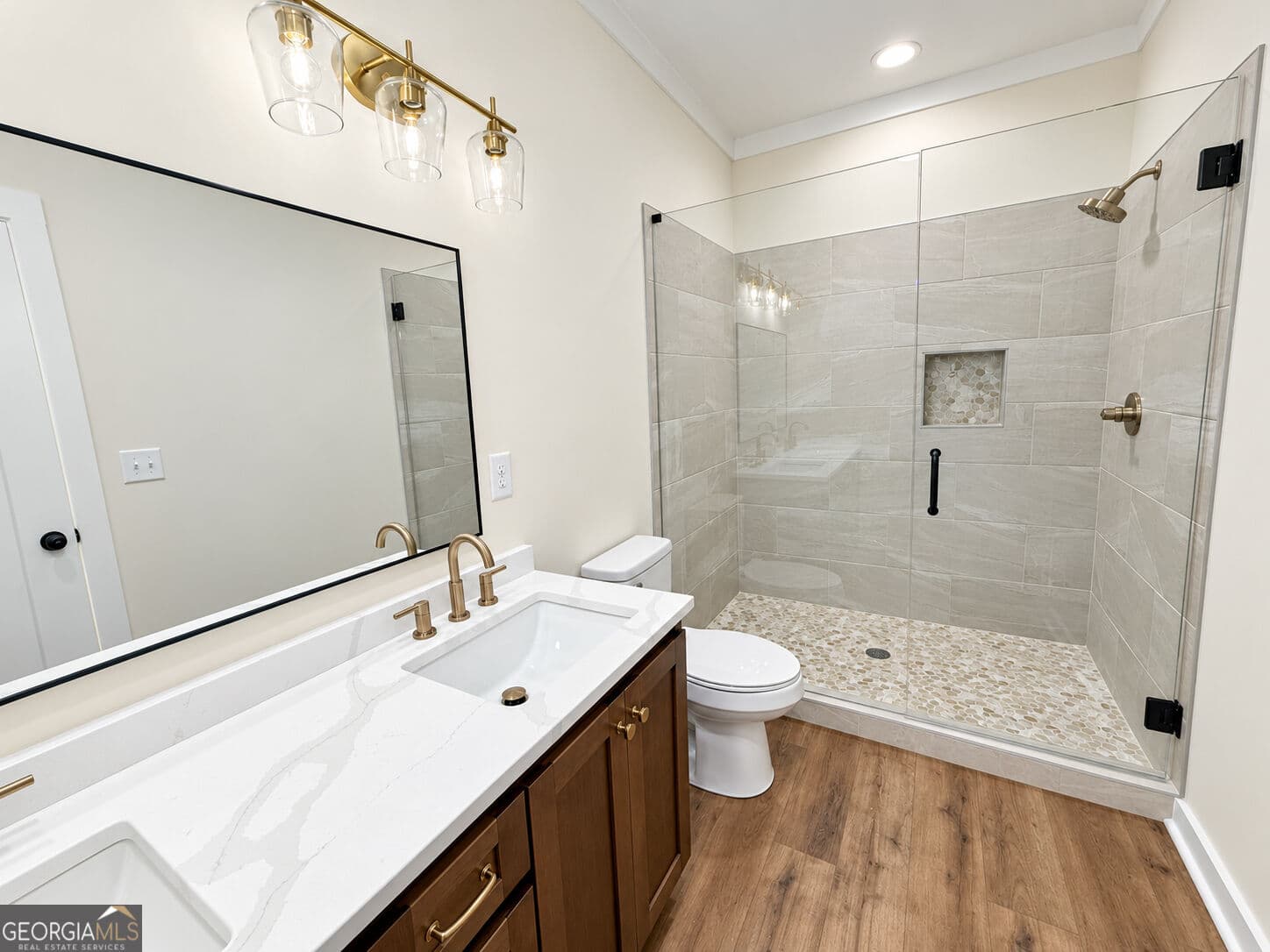 3 bedroom, 3 bathroom, 2,560 sq ft single family residence for sale at 420 Lake Place Drive, Lavonia, GA 30553 — photo 7