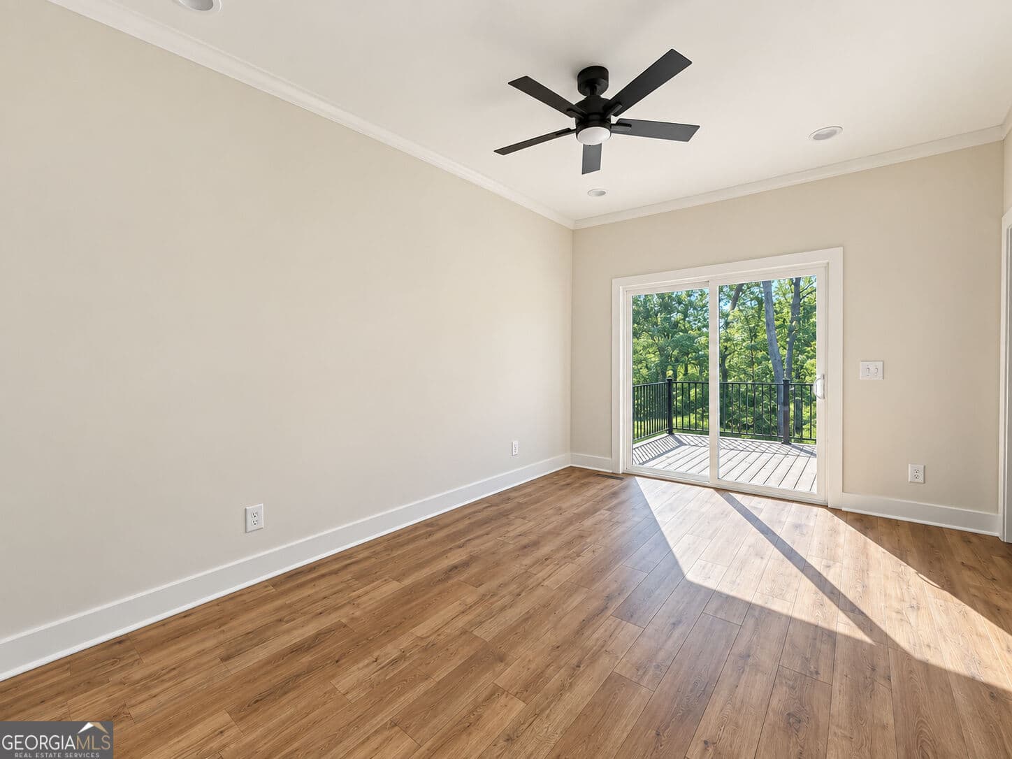 3 bedroom, 3 bathroom, 2,560 sq ft single family residence for sale at 420 Lake Place Drive, Lavonia, GA 30553 — photo 3