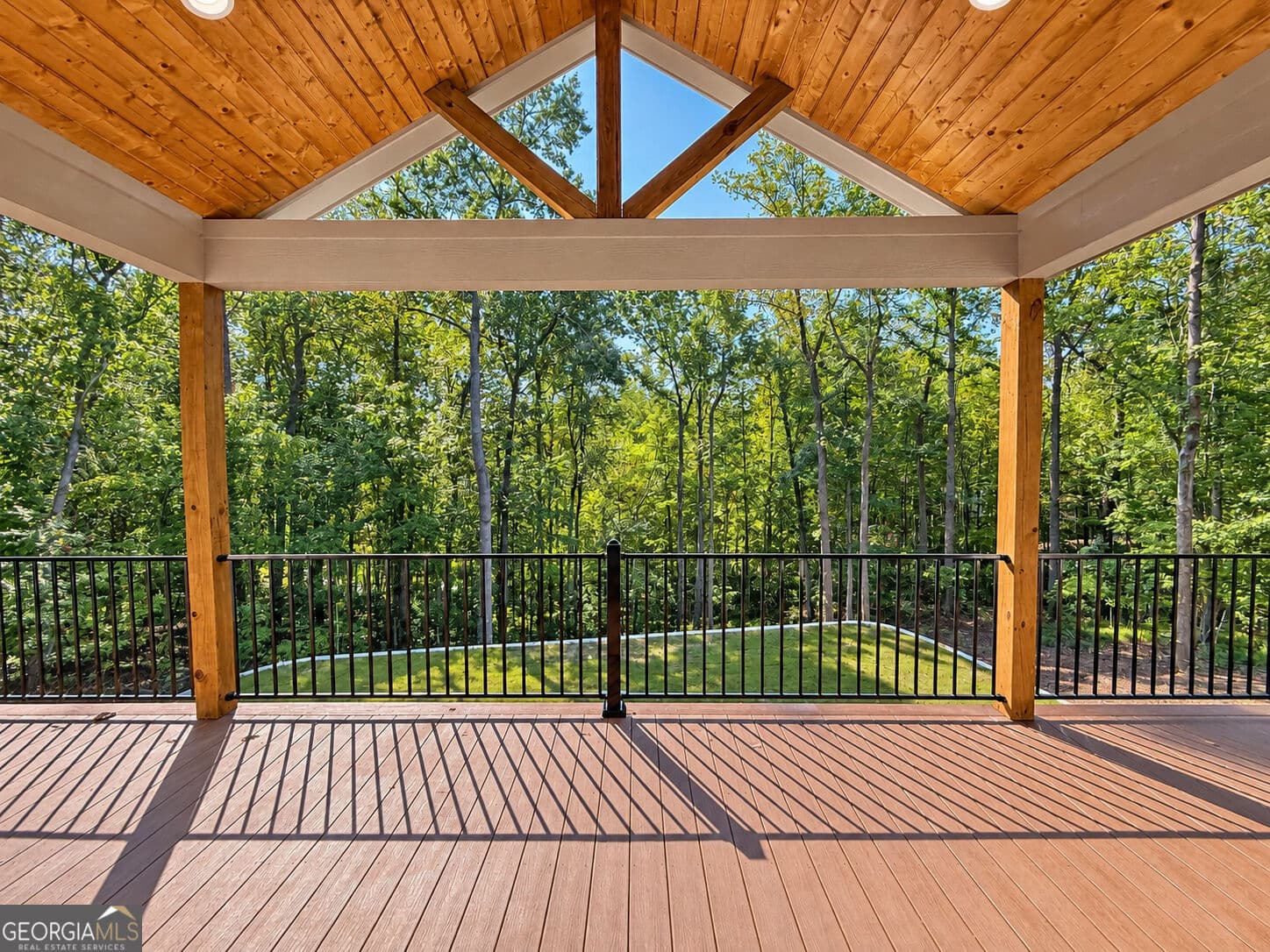 3 bedroom, 3 bathroom, 2,560 sq ft single family residence for sale at 420 Lake Place Drive, Lavonia, GA 30553 — photo 5