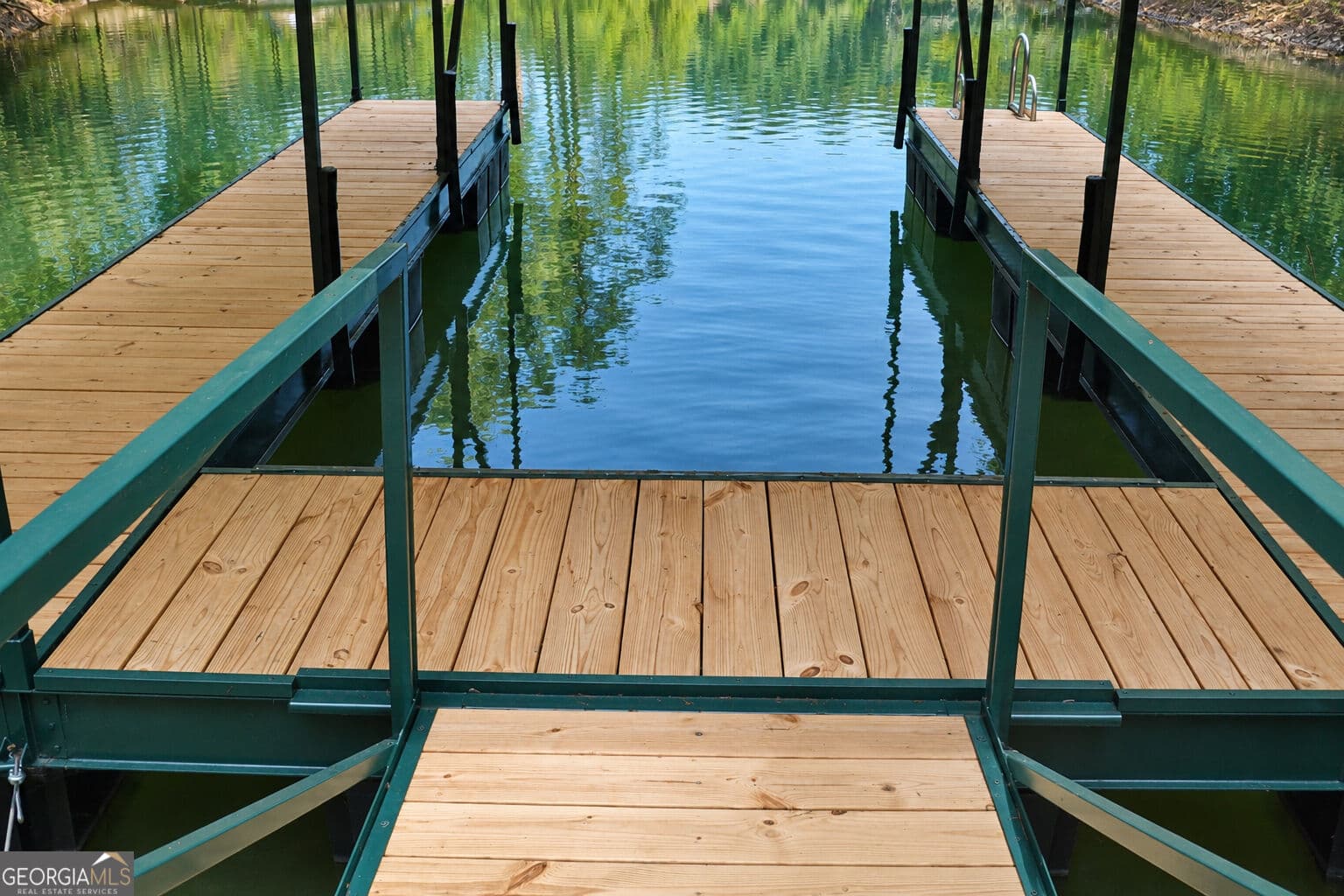3 bedroom, 3 bathroom, 2,560 sq ft single family residence for sale at 420 Lake Place Drive, Lavonia, GA 30553 — photo 9