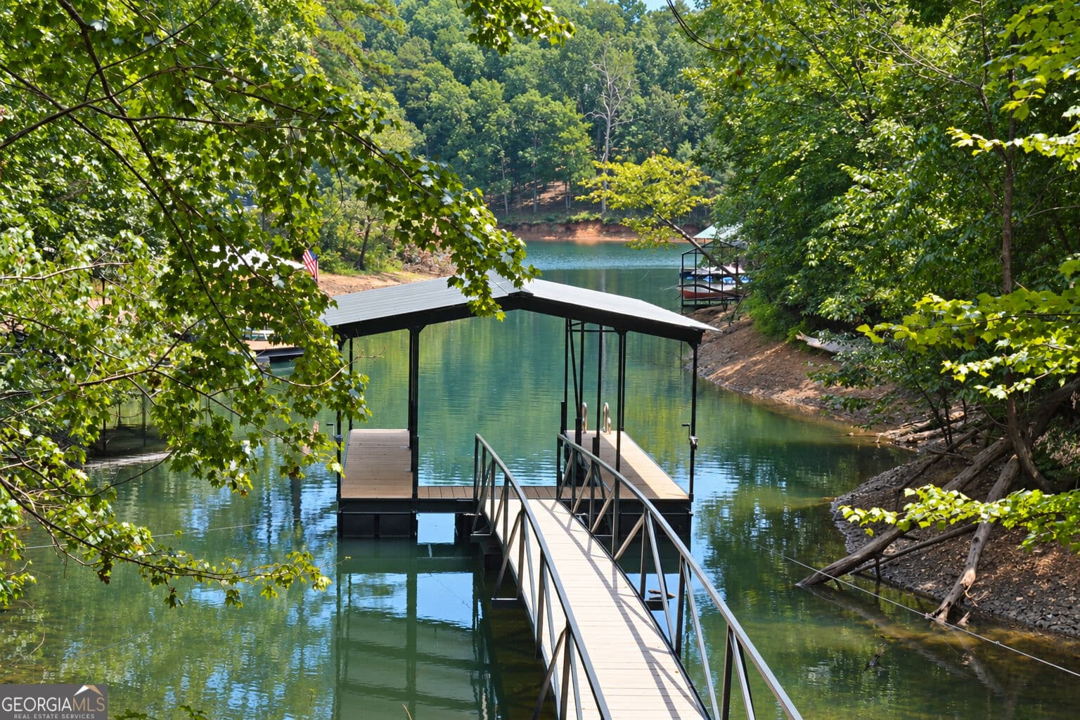 3 bedroom, 3 bathroom, 2,560 sq ft single family residence for sale at 420 Lake Place Drive, Lavonia, GA 30553 — photo 8