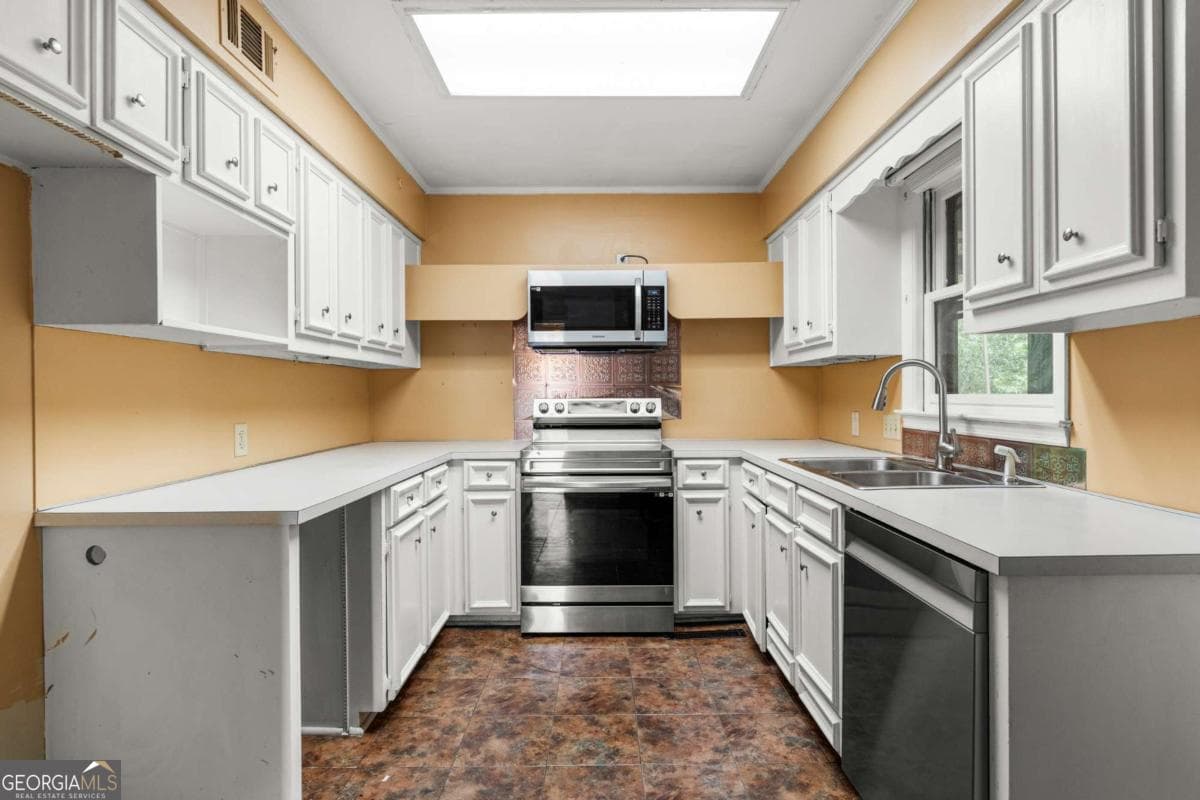 3 bedroom, 2.5 bathroom, 2,818 sq ft single family residence for sale at 6802 Ellis Drive, Columbus, GA 31904 — photo 9