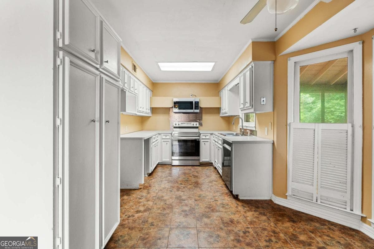 3 bedroom, 2.5 bathroom, 2,818 sq ft single family residence for sale at 6802 Ellis Drive, Columbus, GA 31904 — photo 8