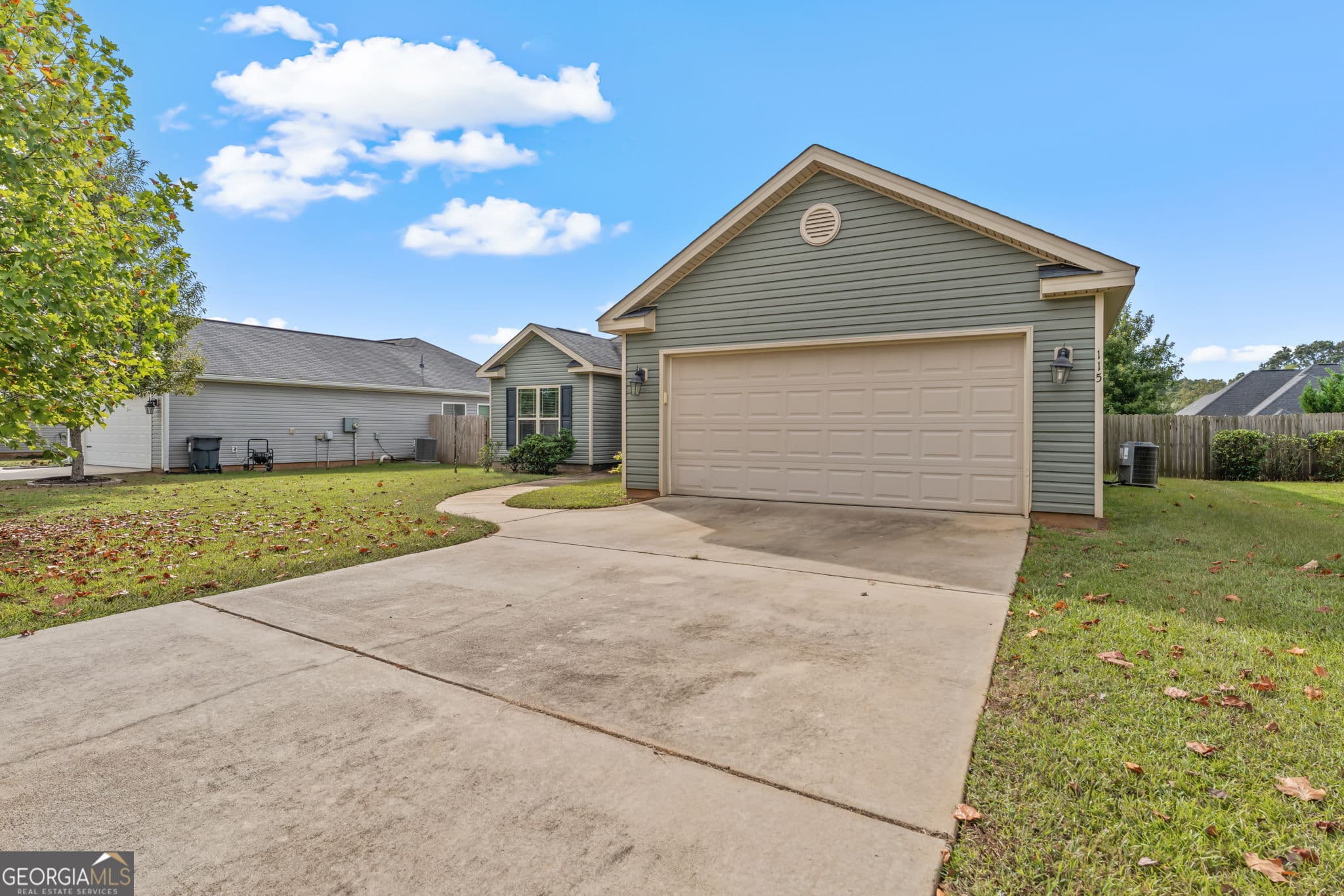 3 bedroom, 2 bathroom, 1,327 sq ft single family residence for sale at 115 Winsted Court, Perry, GA 31069 — photo 2
