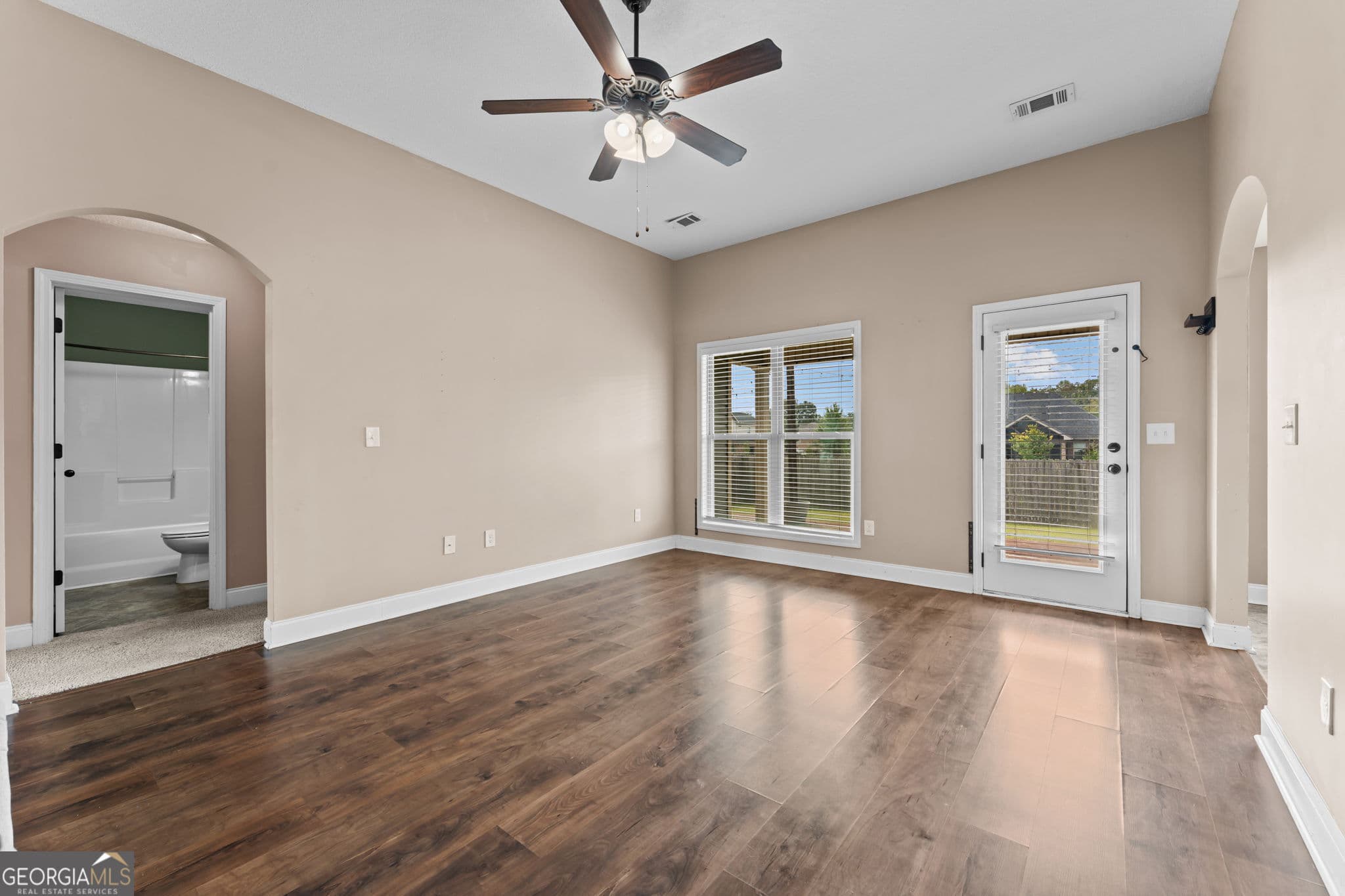 3 bedroom, 2 bathroom, 1,327 sq ft single family residence for sale at 115 Winsted Court, Perry, GA 31069 — photo 5