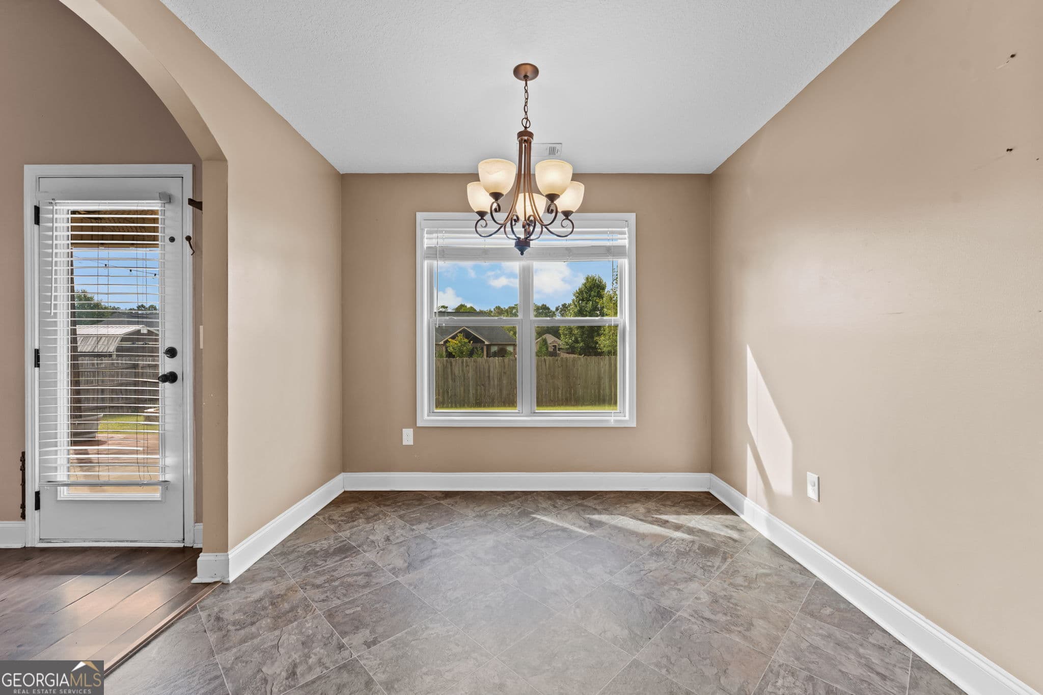 3 bedroom, 2 bathroom, 1,327 sq ft single family residence for sale at 115 Winsted Court, Perry, GA 31069 — photo 9