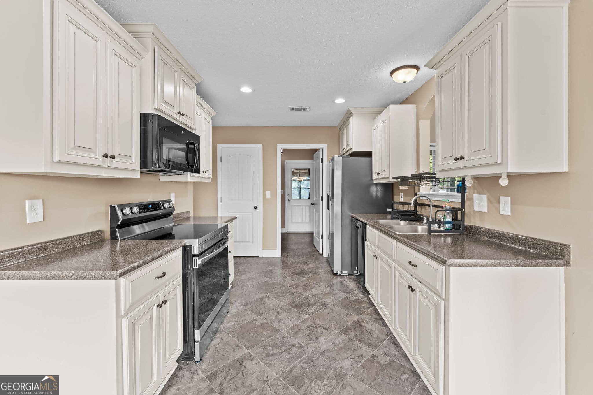 3 bedroom, 2 bathroom, 1,327 sq ft single family residence for sale at 115 Winsted Court, Perry, GA 31069 — photo 10
