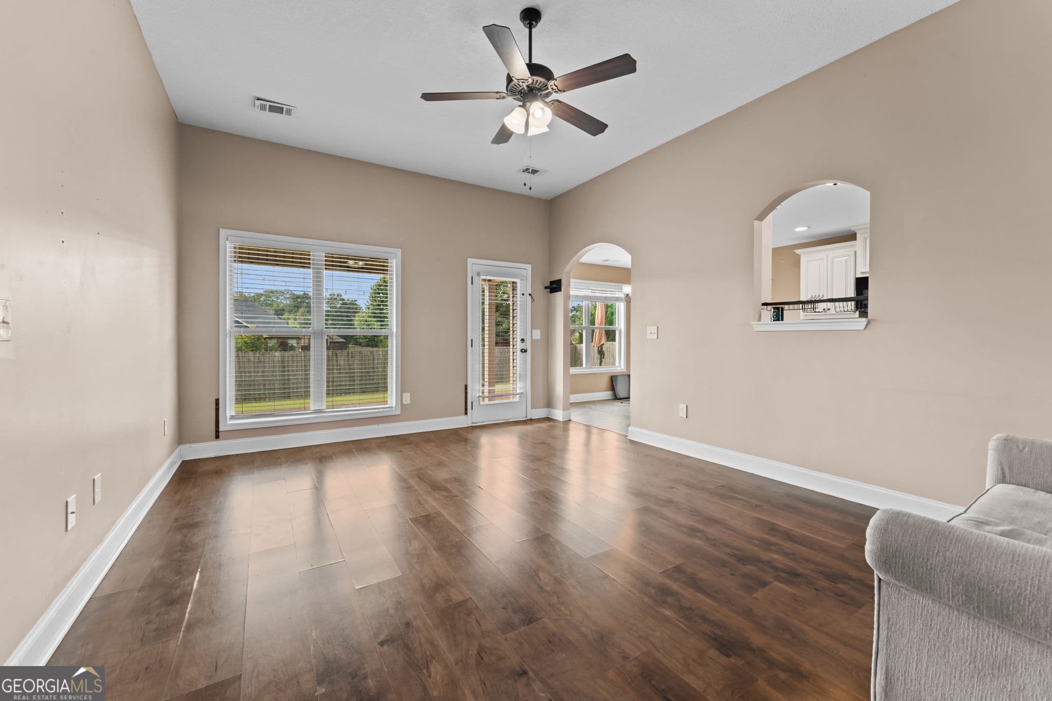 3 bedroom, 2 bathroom, 1,327 sq ft single family residence for sale at 115 Winsted Court, Perry, GA 31069 — photo 4