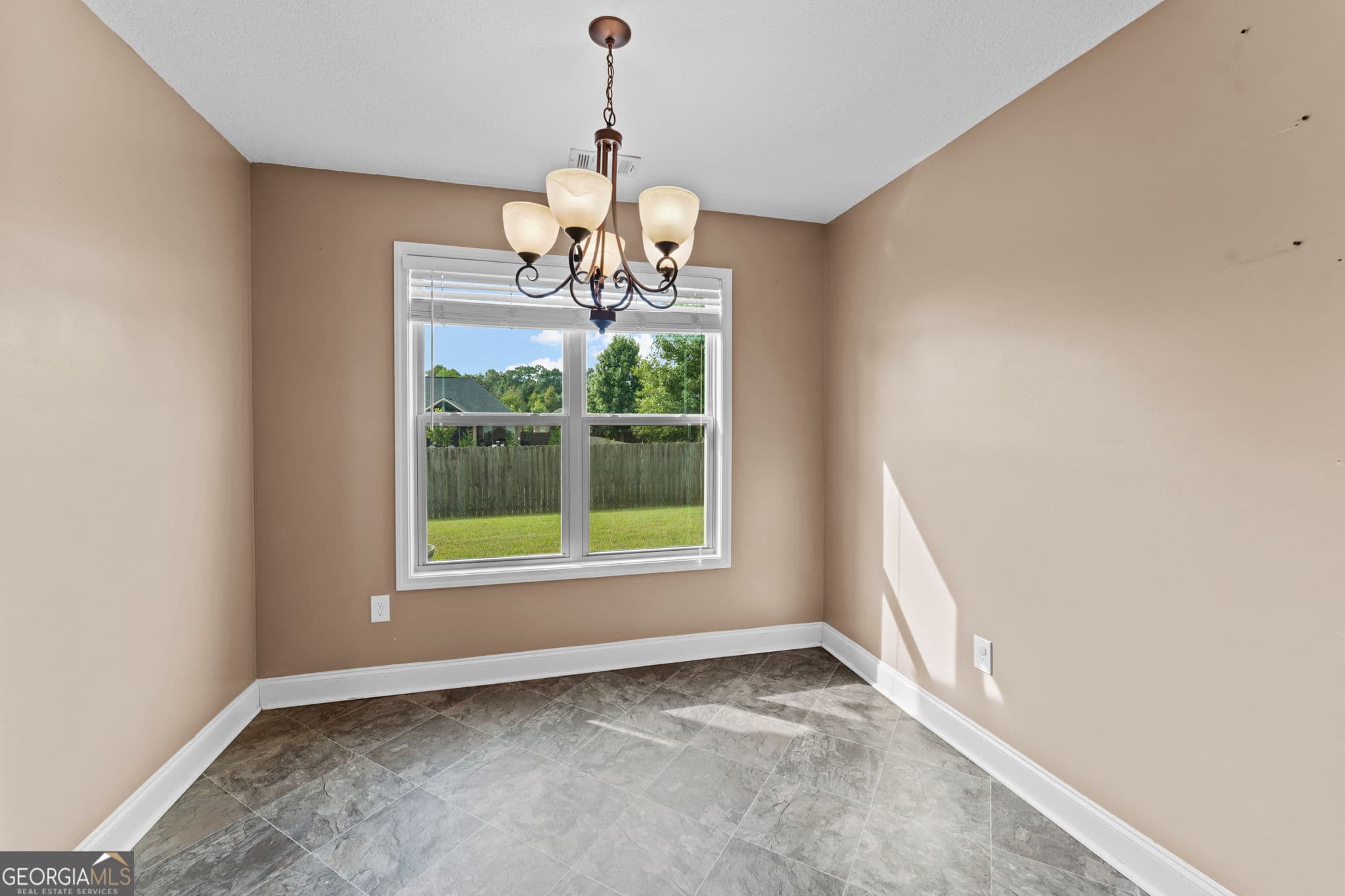 3 bedroom, 2 bathroom, 1,327 sq ft single family residence for sale at 115 Winsted Court, Perry, GA 31069 — photo 8