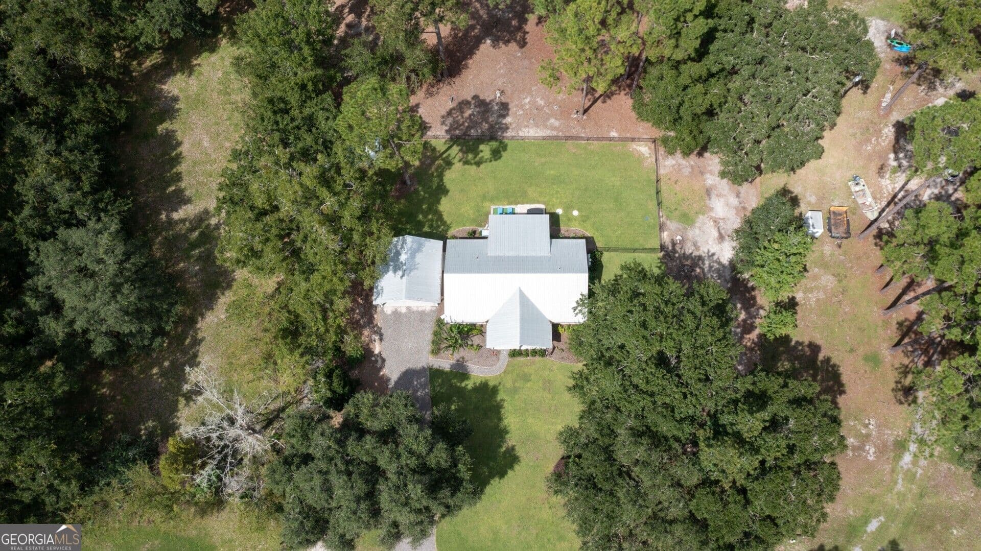 3 bedroom, 2 bathroom, 1,450 sq ft single family residence for sale at 2215 Oscar Road, White Oak, GA 31568 — photo 2