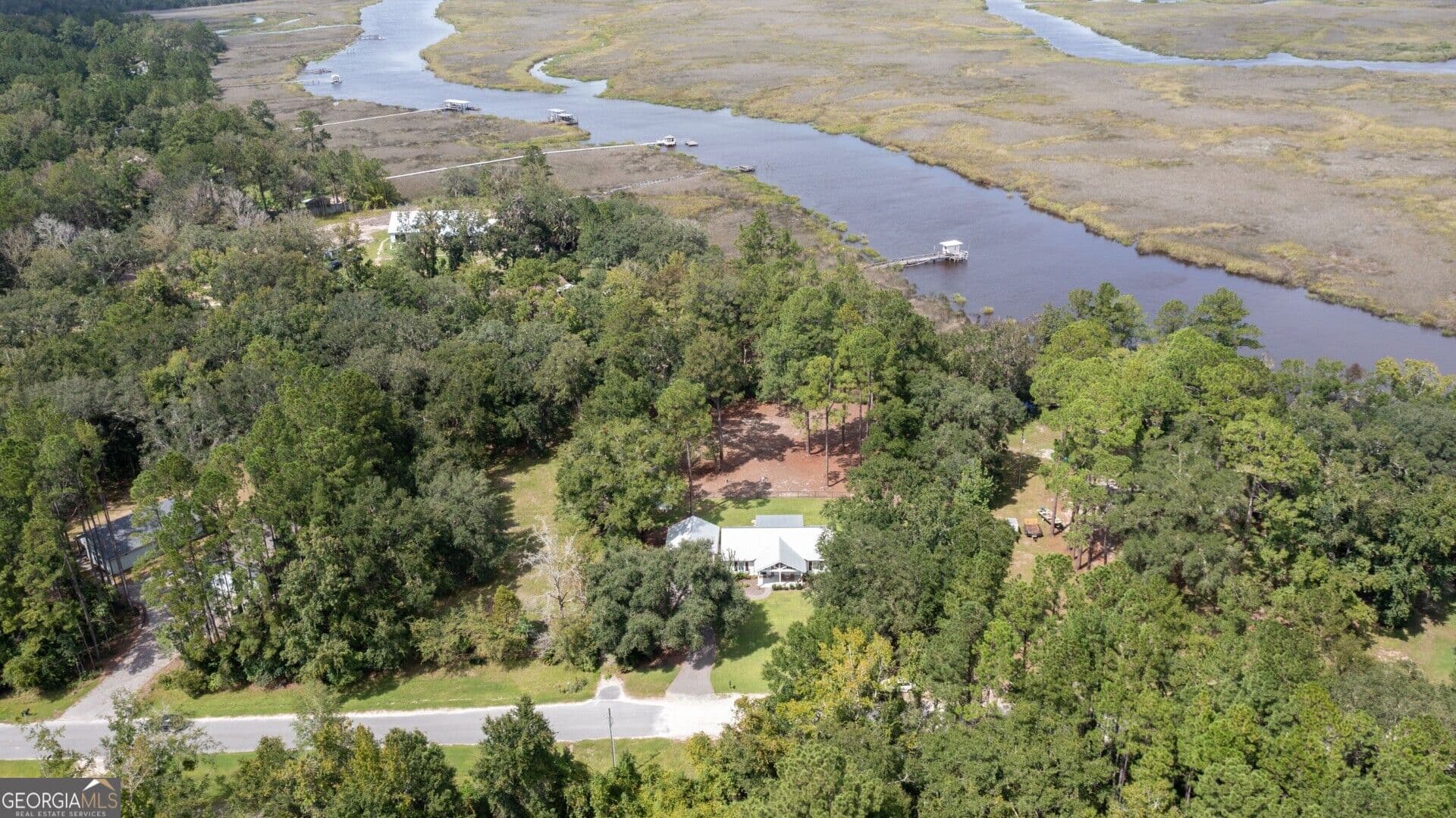 3 bedroom, 2 bathroom, 1,450 sq ft single family residence for sale at 2215 Oscar Road, White Oak, GA 31568 — photo 3