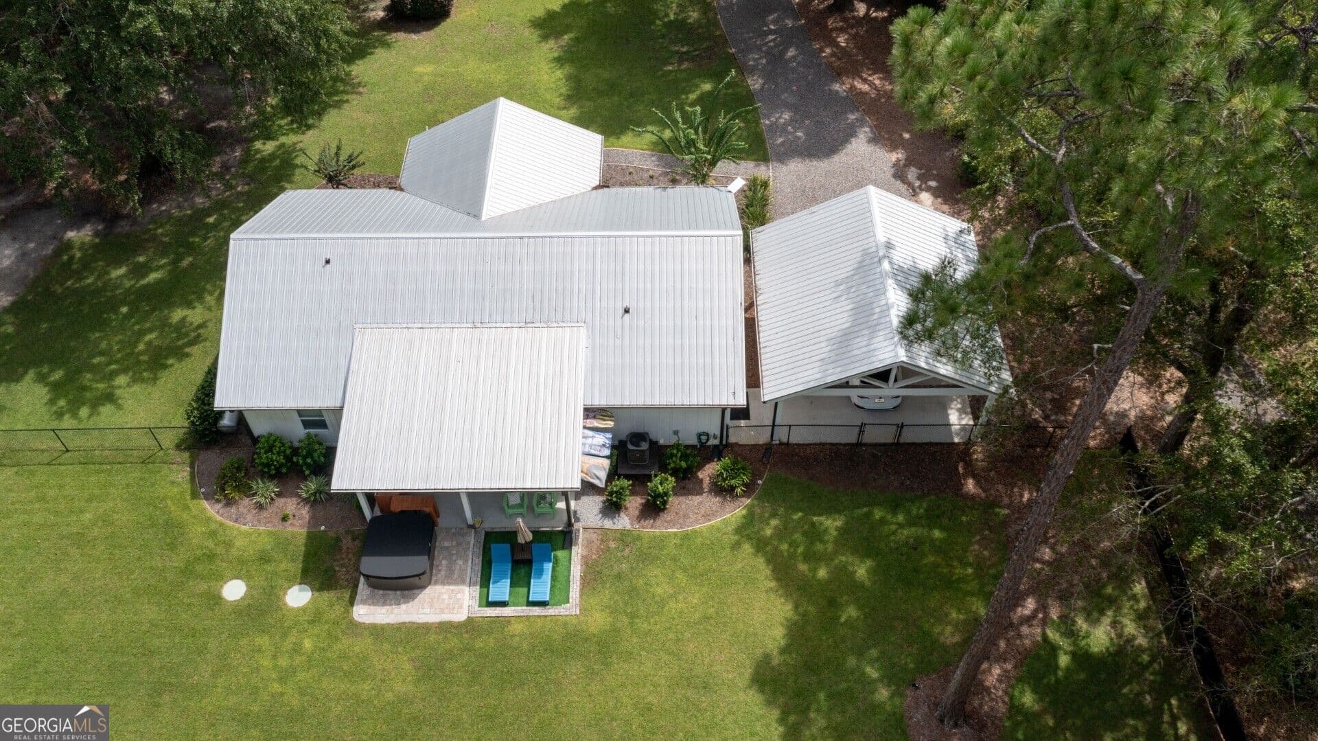 3 bedroom, 2 bathroom, 1,450 sq ft single family residence for sale at 2215 Oscar Road, White Oak, GA 31568 — photo 8