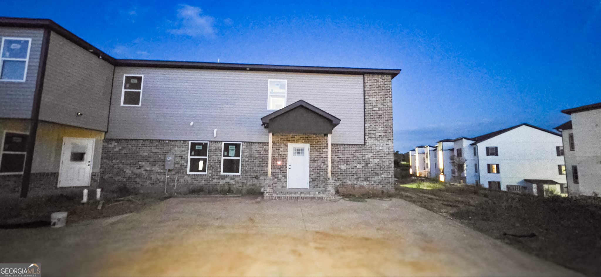 4 bedroom, 2.5 bathroom, 1,758 sq ft townhouse for sale at 256 Beau Claire Circle, Byron, GA 31008 — photo 1 of 11
