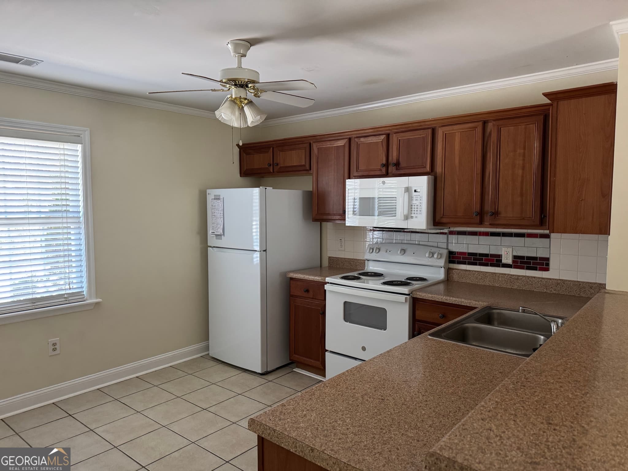 2 bedroom, 2.5 bathroom, 1,332 sq ft townhouse for rent at 135 Logmont Trace, Athens, GA 30606 for $1,500 a month — photo 5