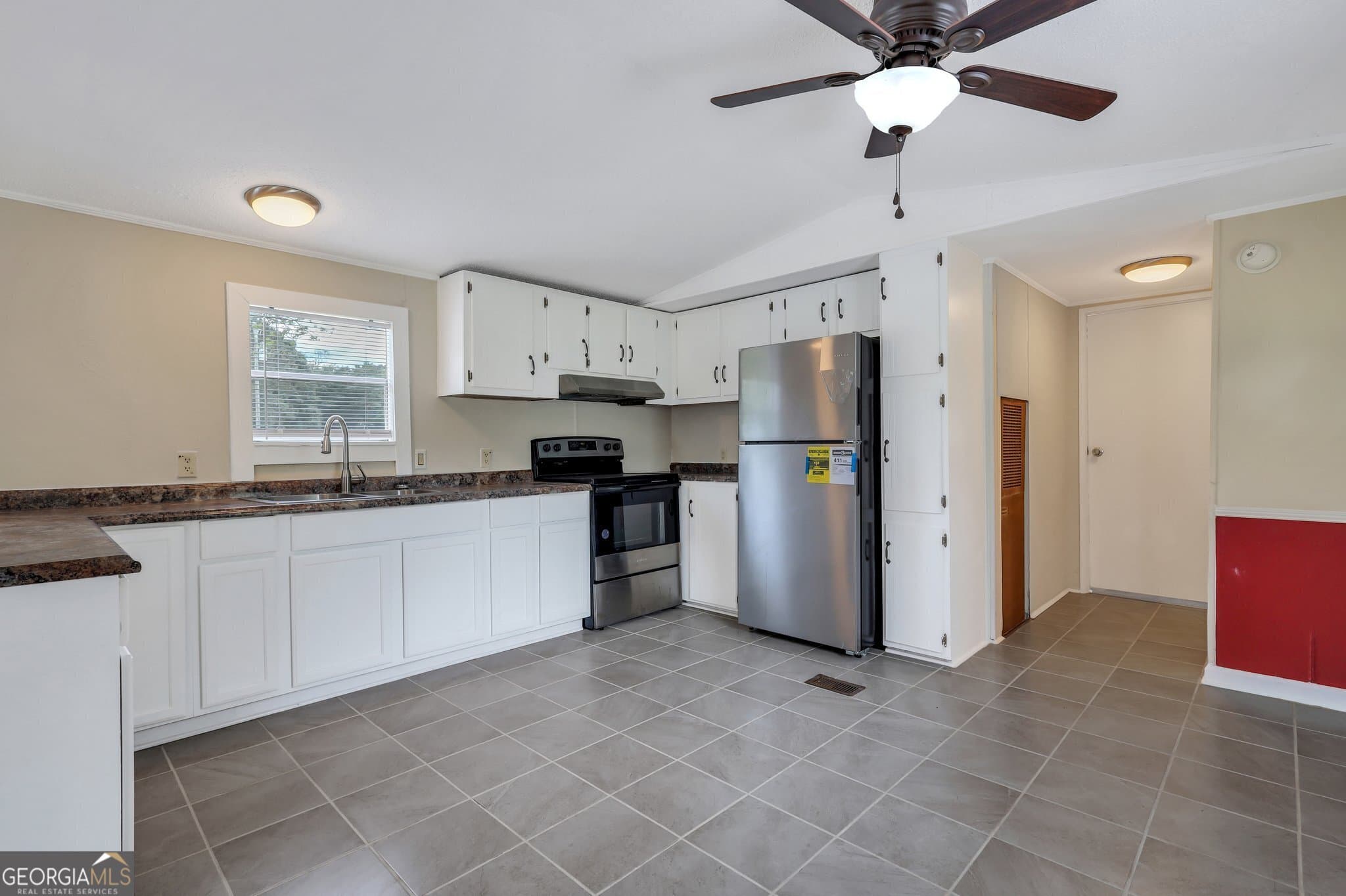 2 bedroom, 2 bathroom, 840 sq ft manufactured home,mobile home for sale at 140 Cathy Road, Ludowici, GA 31316 — photo 10