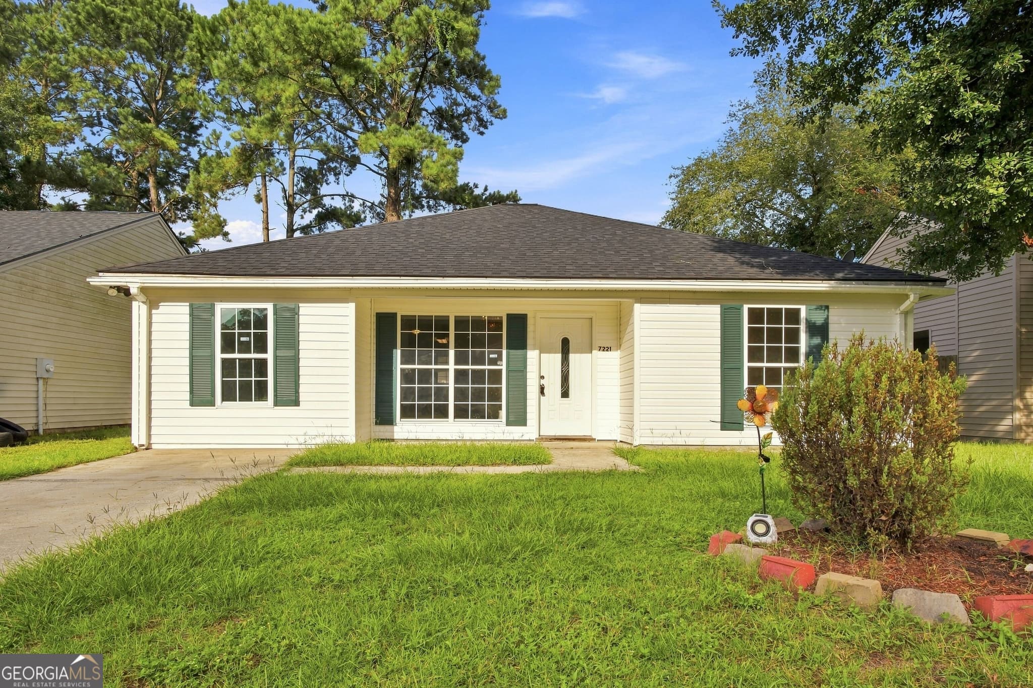 4 bedroom, 2 bathroom, 1,274 sq ft single family residence for sale at 7221 Garfield Street, Savannah, GA 31406 — photo 3