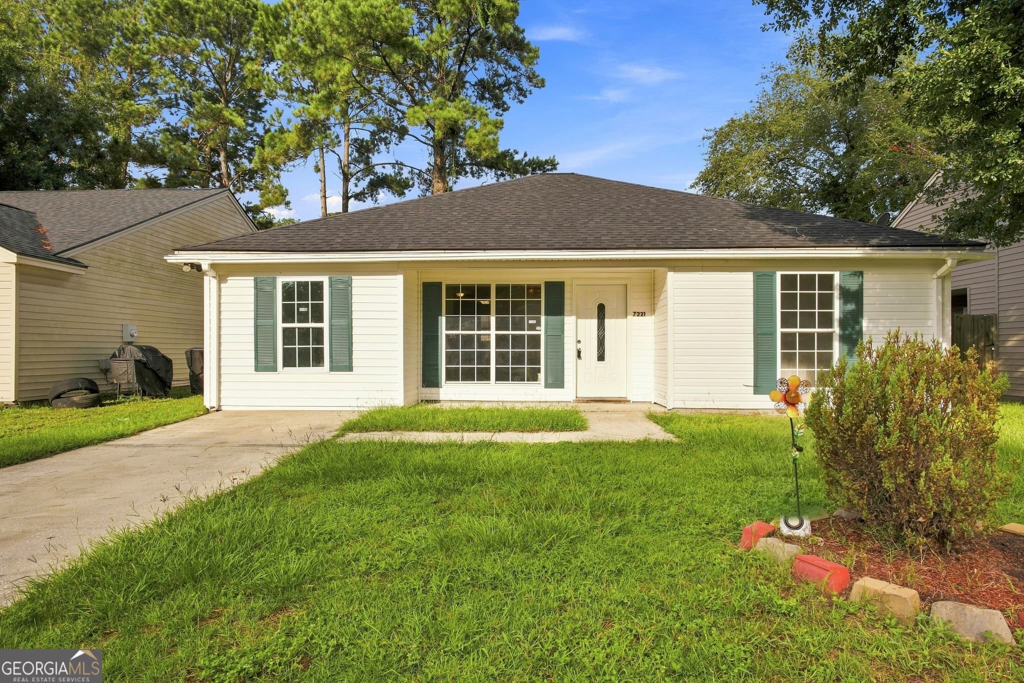 4 bedroom, 2 bathroom, 1,274 sq ft single family residence for sale at 7221 Garfield Street, Savannah, GA 31406 — photo 4