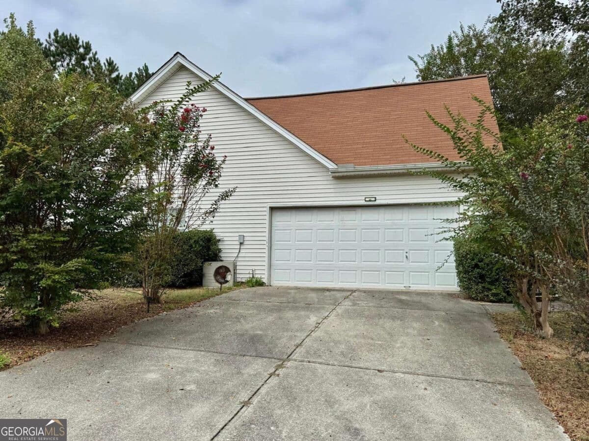 4 bedroom, 2 bathroom single family residence for sale at 1431 Log Cabin Lane, Lawrenceville, GA 30045 — photo 2