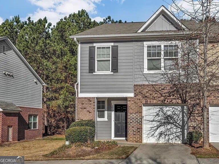 3 bedroom, 2.5 bathroom, 1,589 sq ft townhouse for rent at 1938 Millstream Hollow, Conyers, GA 30012 for $1,695 a month — photo 1 of 16