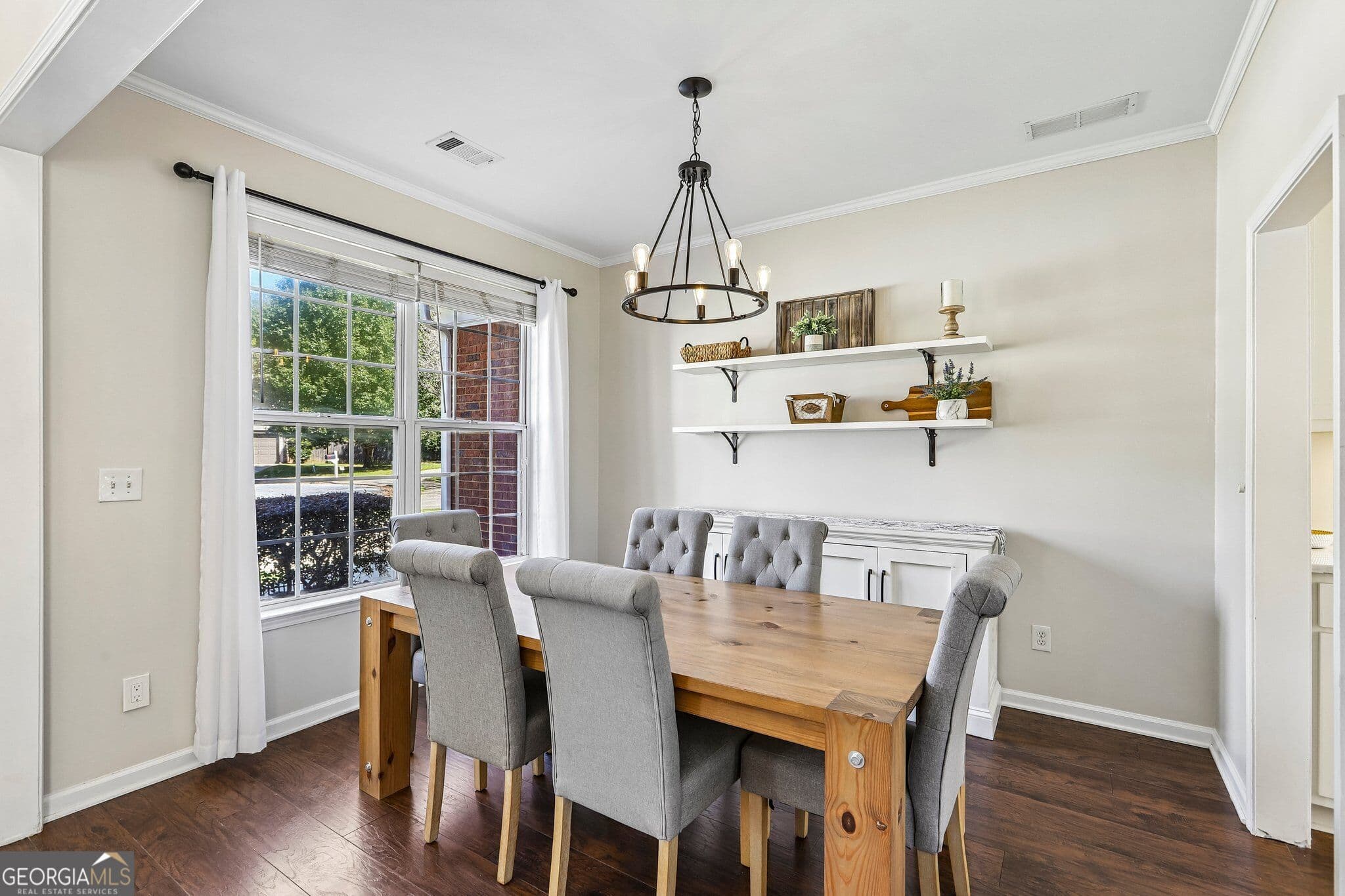 4 bedroom, 2.5 bathroom, 2,513 sq ft single family residence for sale at 5052 Raventhorpe Court, Suwanee, GA 30024 — photo 4