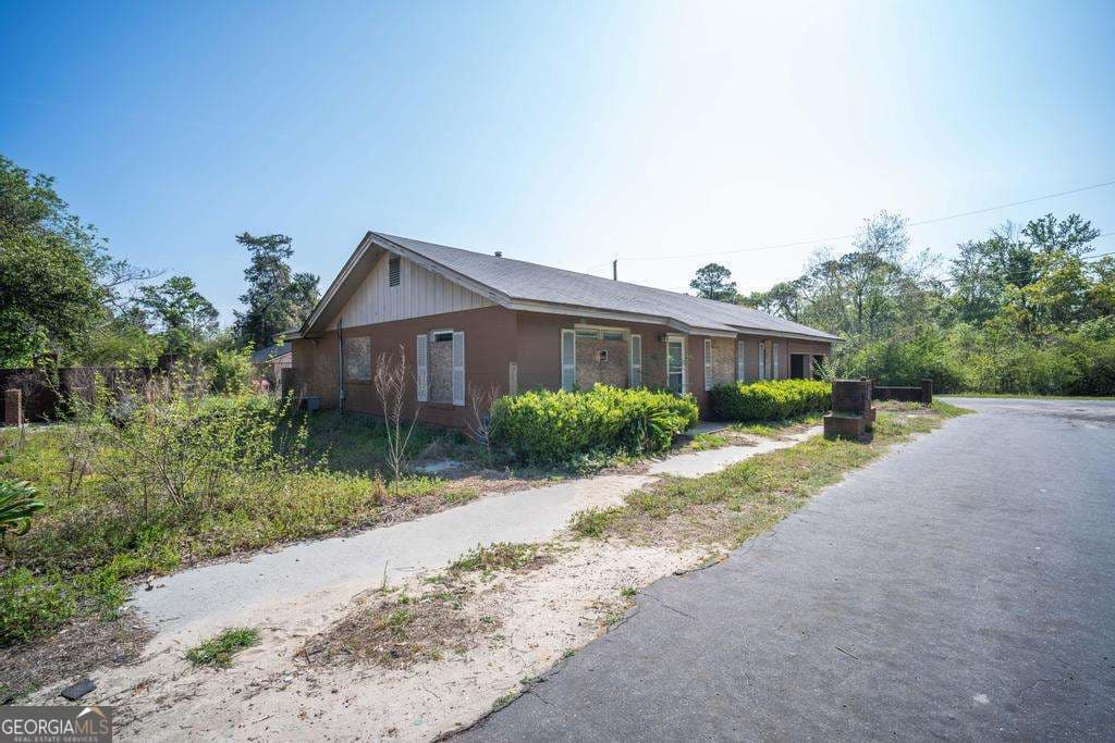 3 bedroom, 1 bathroom, 1,371 sq ft single family residence sold at 49 Collins Street, Mcrae, GA 31055