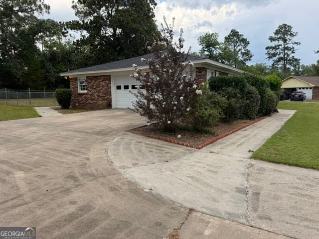 4 bedroom, 2.5 bathroom, 2,149 sq ft single family residence for sale at 1202 Judy Place, Vidalia, GA 30474 — photo 3