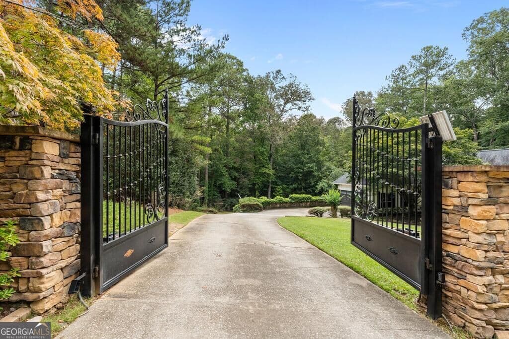 5 bedroom, 3 bathroom, 4,200 sq ft single family residence for sale at 5310 Creek Indian Trail, Douglasville, GA 30135 — photo 2