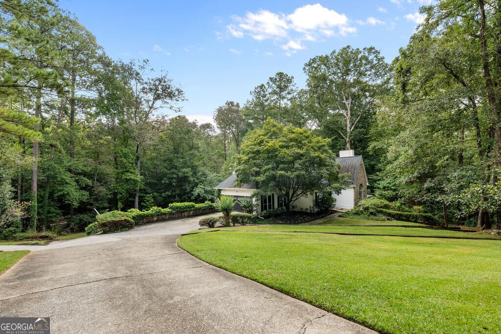 5 bedroom, 3 bathroom, 4,200 sq ft single family residence for sale at 5310 Creek Indian Trail, Douglasville, GA 30135 — photo 5