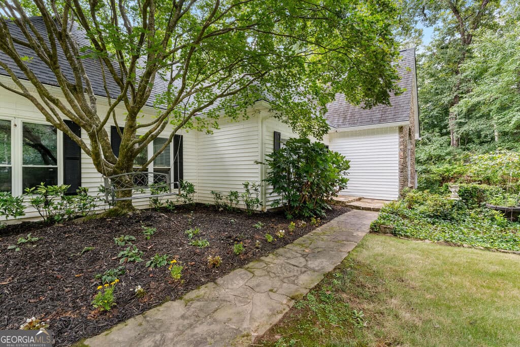 5 bedroom, 3 bathroom, 4,200 sq ft single family residence for sale at 5310 Creek Indian Trail, Douglasville, GA 30135 — photo 8