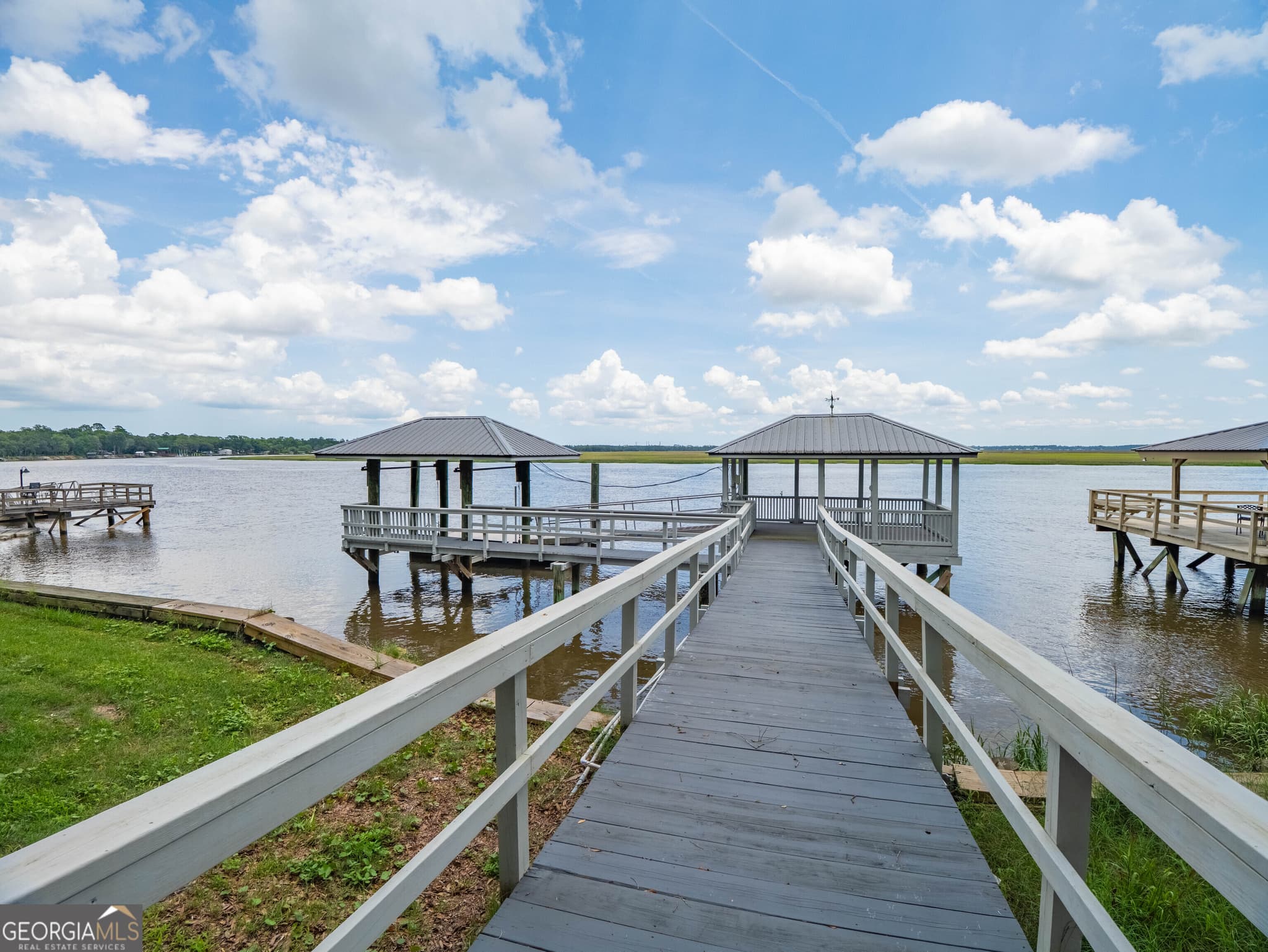 4 bedroom, 4.5 bathroom, 3,328 sq ft single family residence for sale at 146 Royal Drive, Brunswick, GA 31523 — photo 3