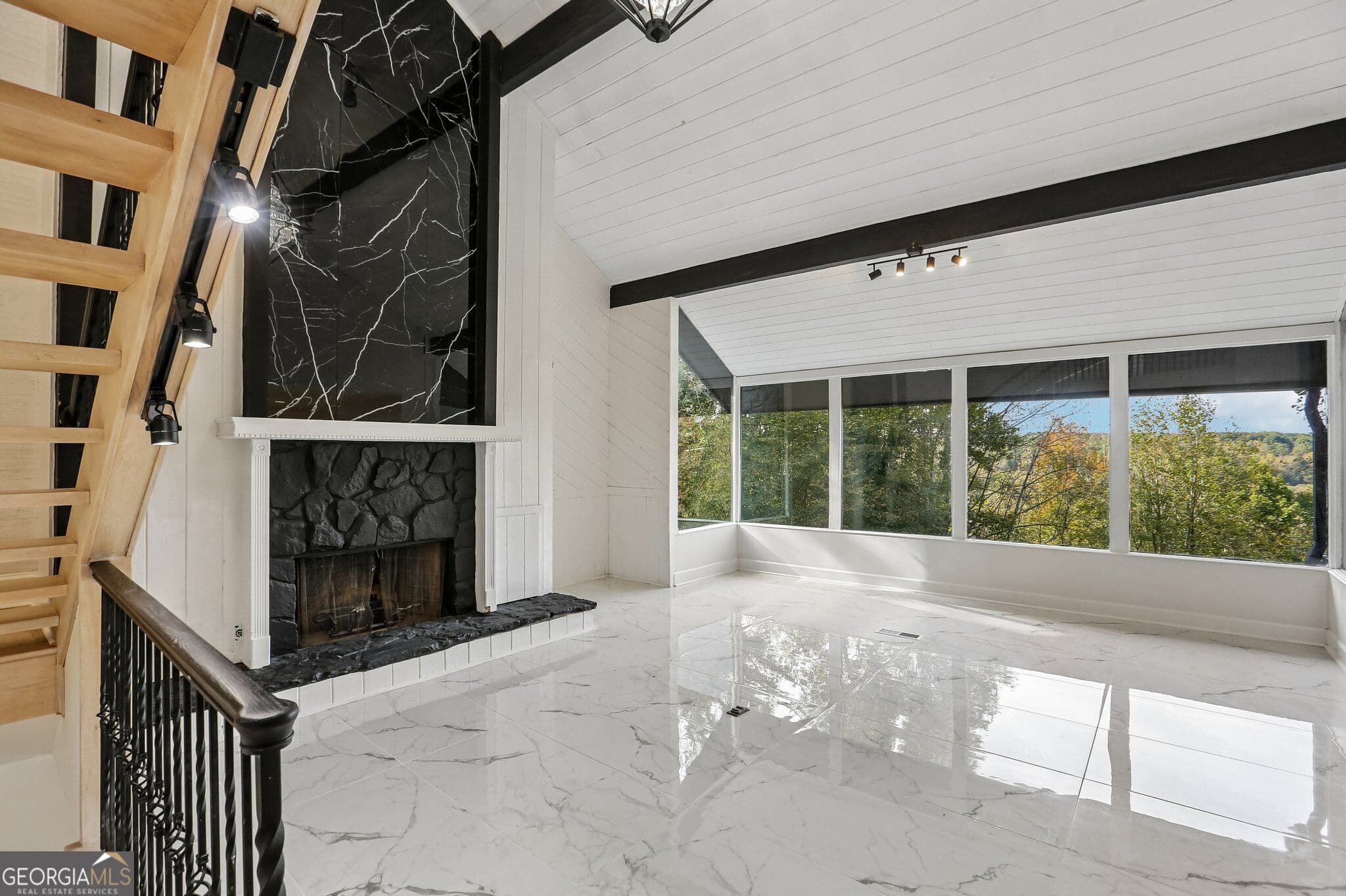 3 bedroom, 2.5 bathroom, 3,883 sq ft single family residence for sale at 140 Huntcliff Point, Sandy Springs, GA 30350 — photo 2