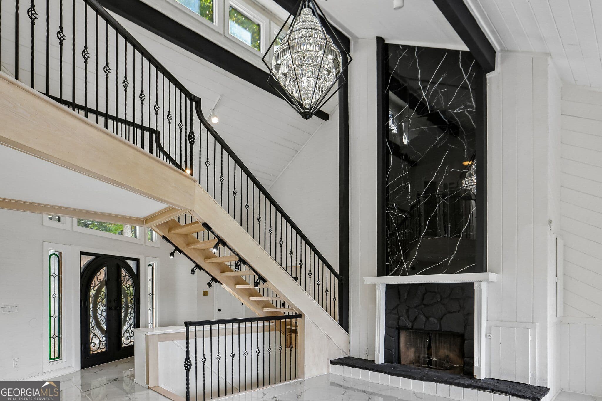 3 bedroom, 2.5 bathroom, 3,883 sq ft single family residence for sale at 140 Huntcliff Point, Sandy Springs, GA 30350 — photo 7