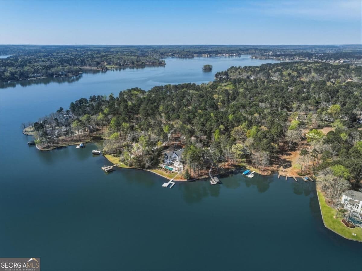 4 bedroom, 3 bathroom, 2,516 sq ft single family residence for sale at 1641 Bennett Springs Drive, Greensboro, GA 30642 — photo 4